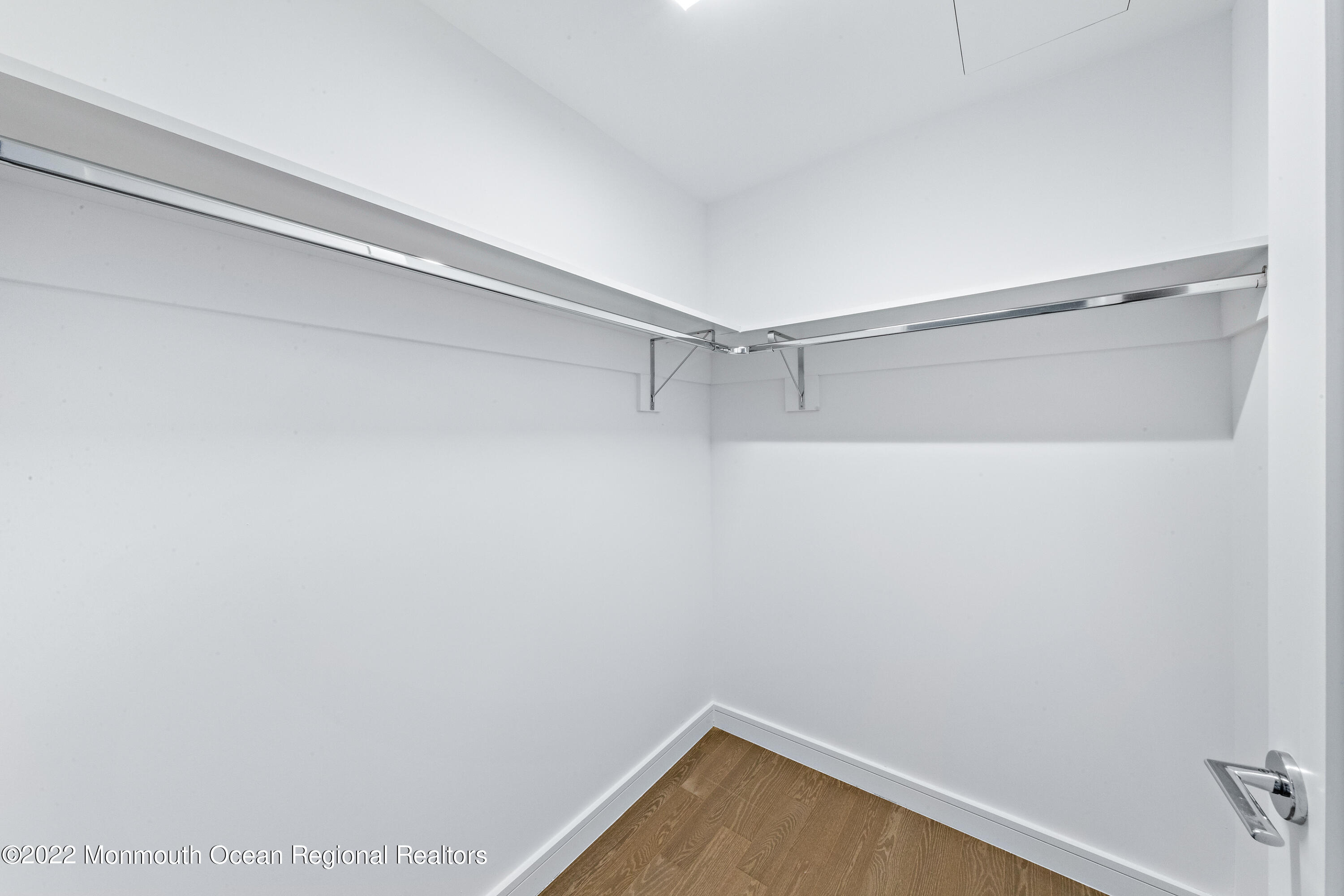 15 Morris Avenue, 322