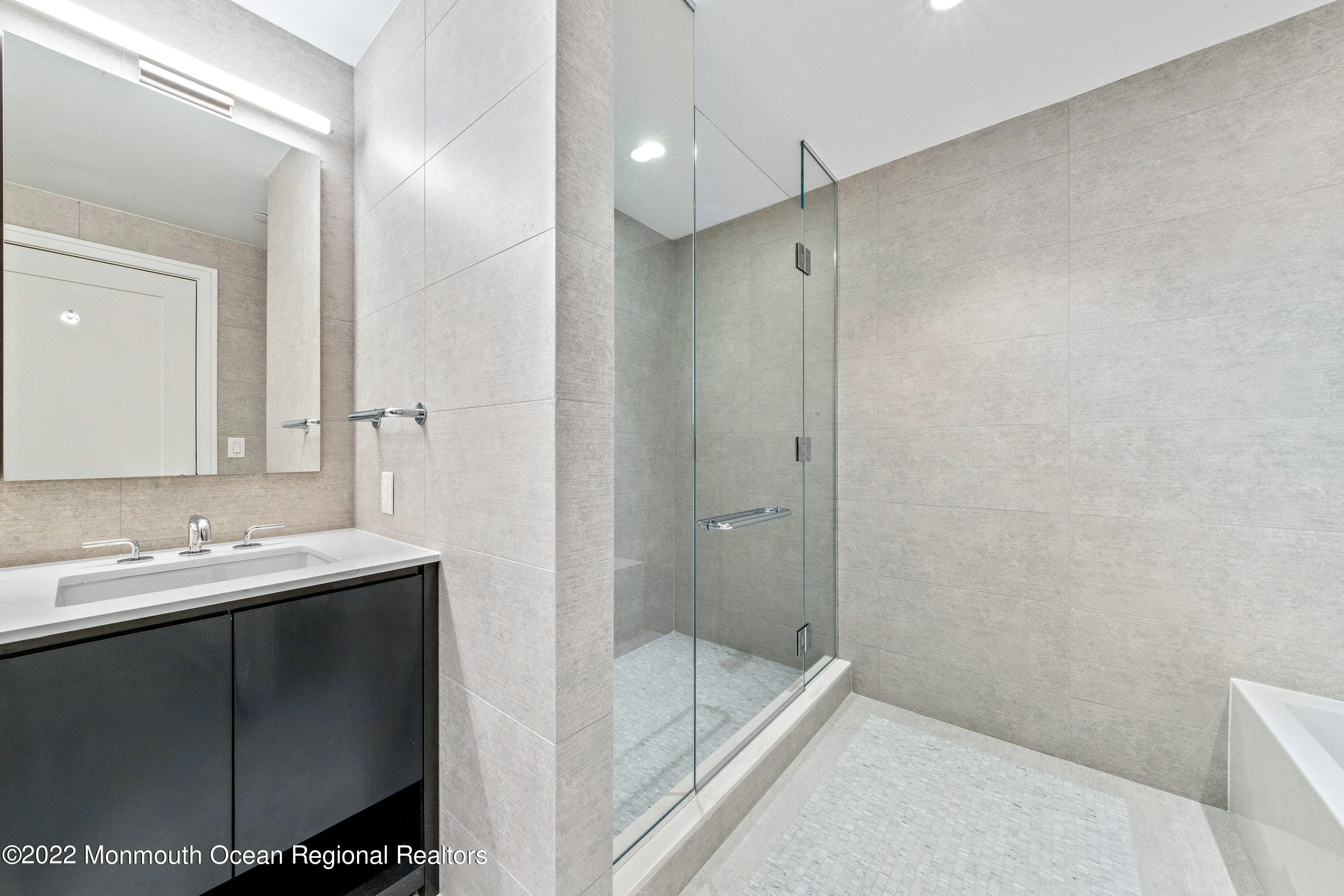 15 Morris Avenue, 322