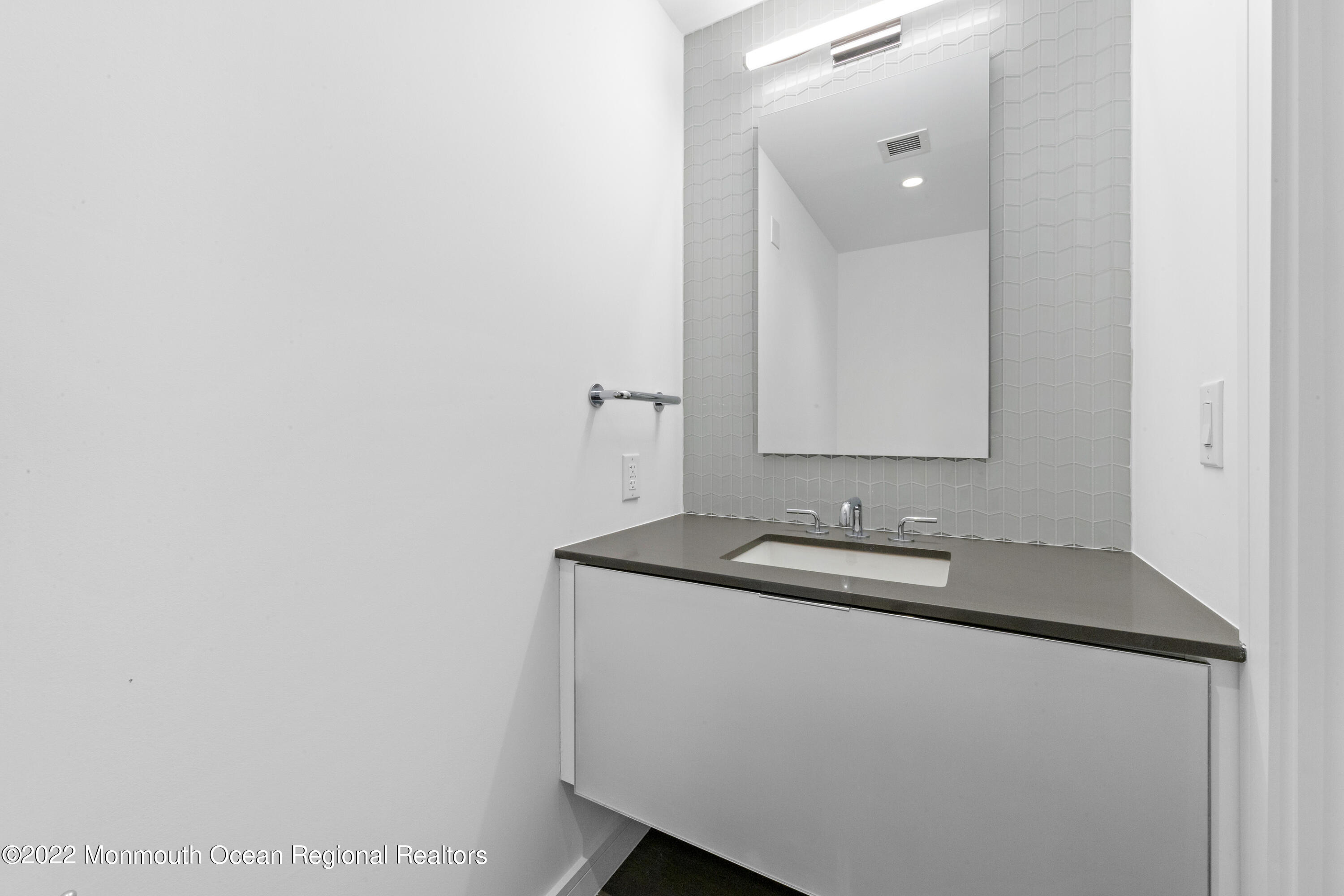 15 Morris Avenue, 322