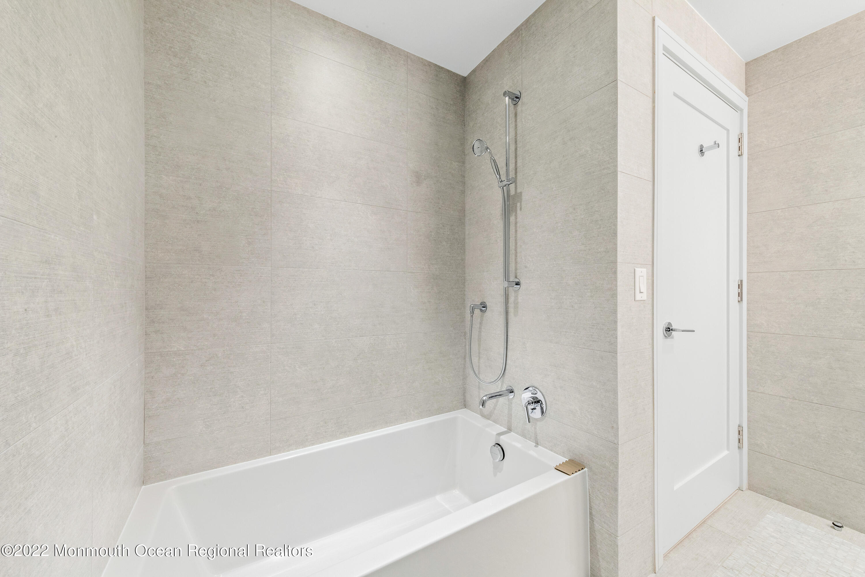 15 Morris Avenue, 322