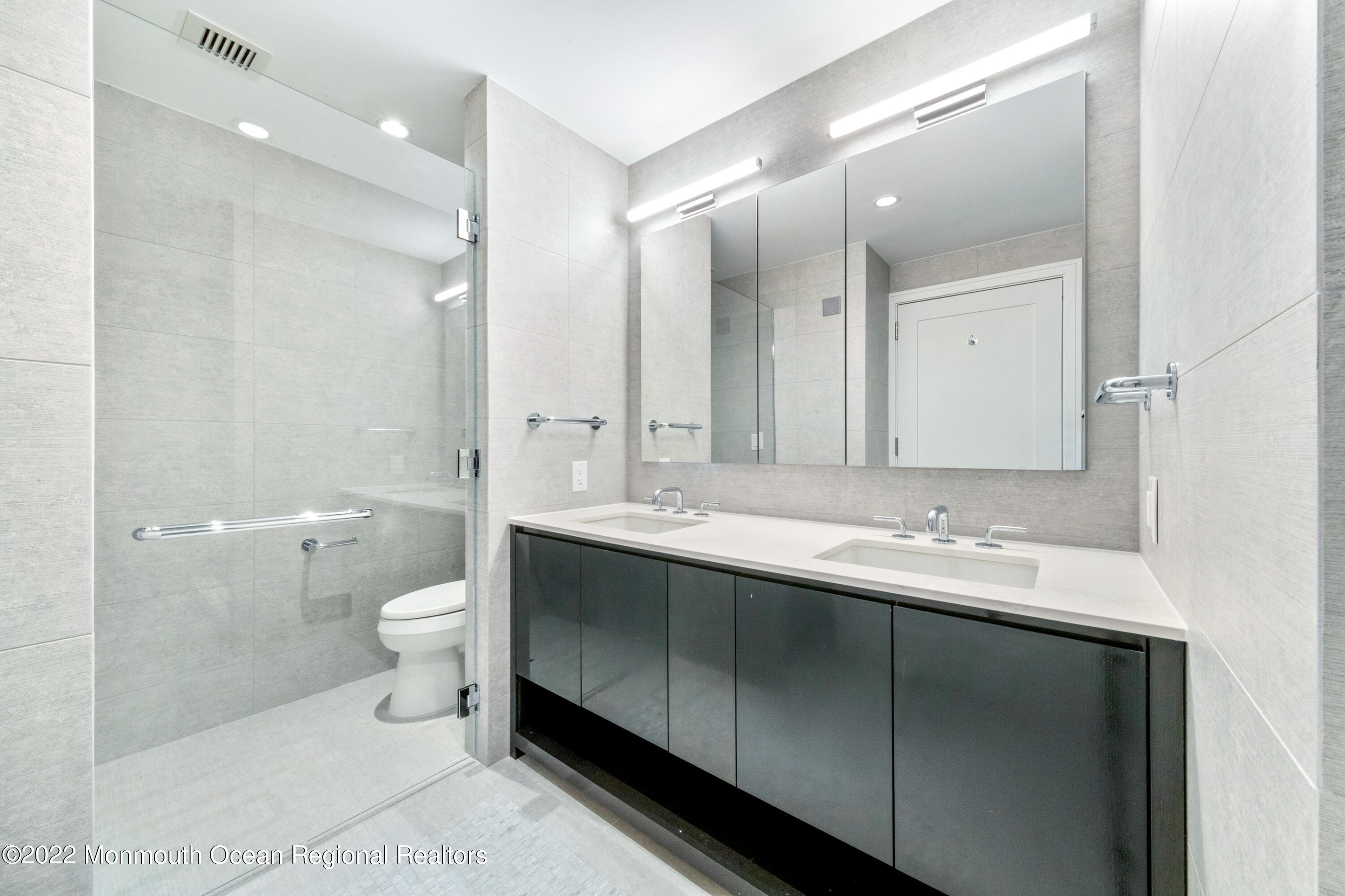 15 Morris Avenue, 322