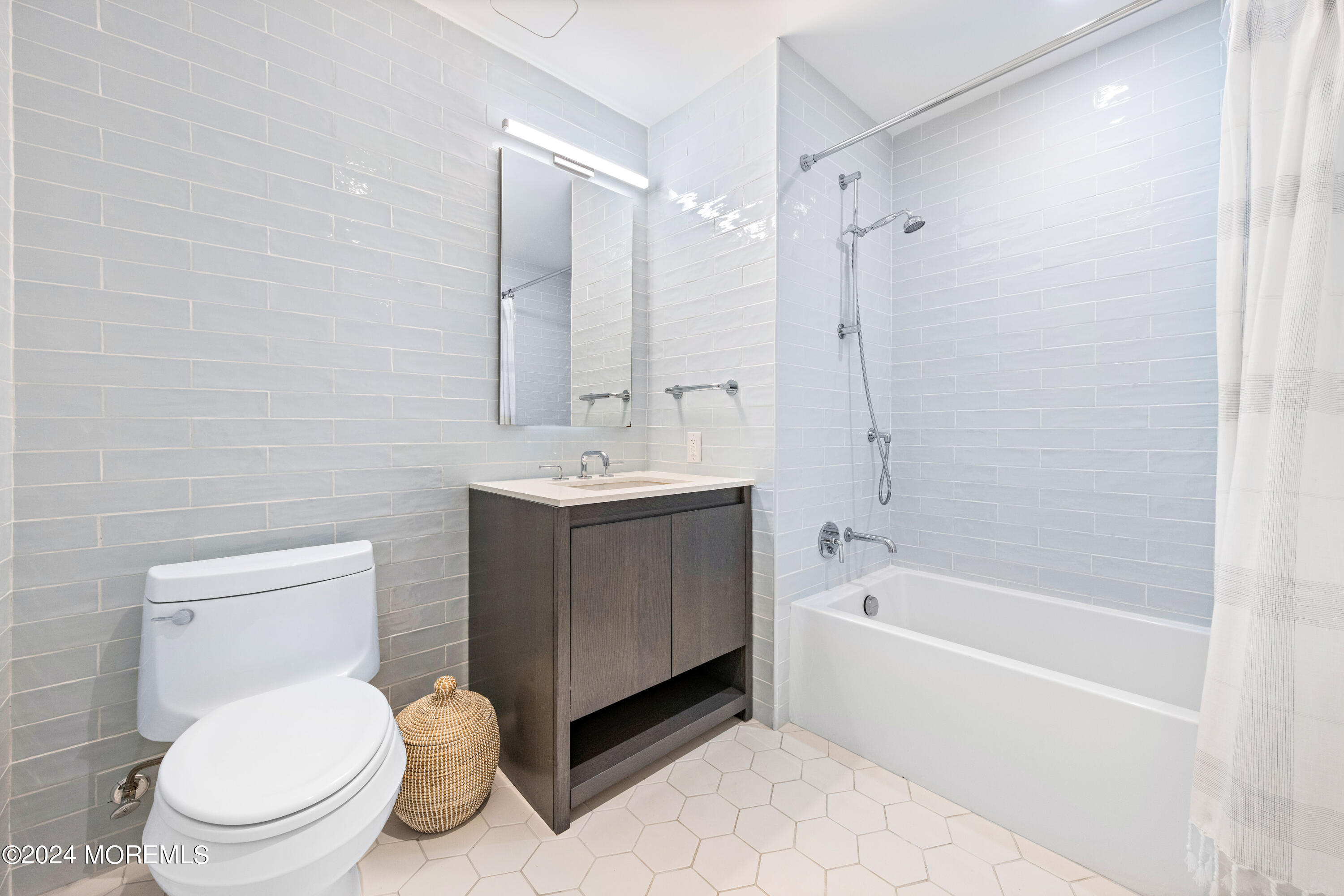 15 Morris Avenue, 604