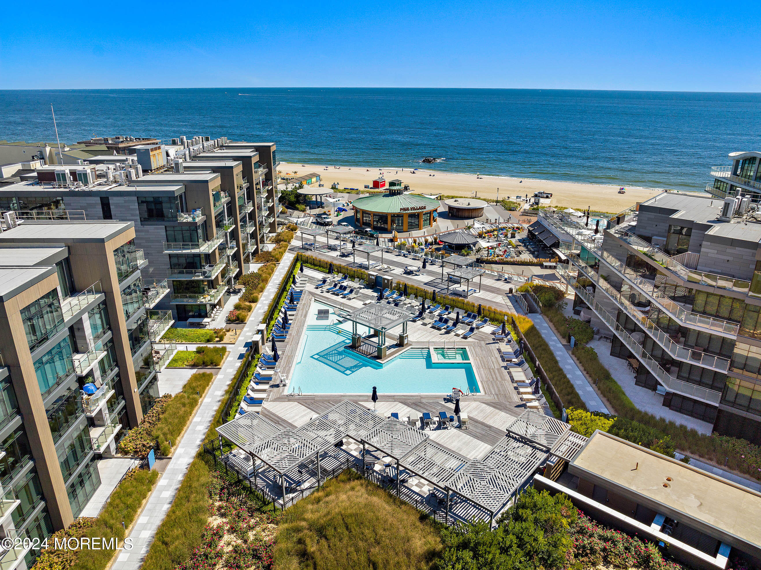 15 Morris Avenue, 604