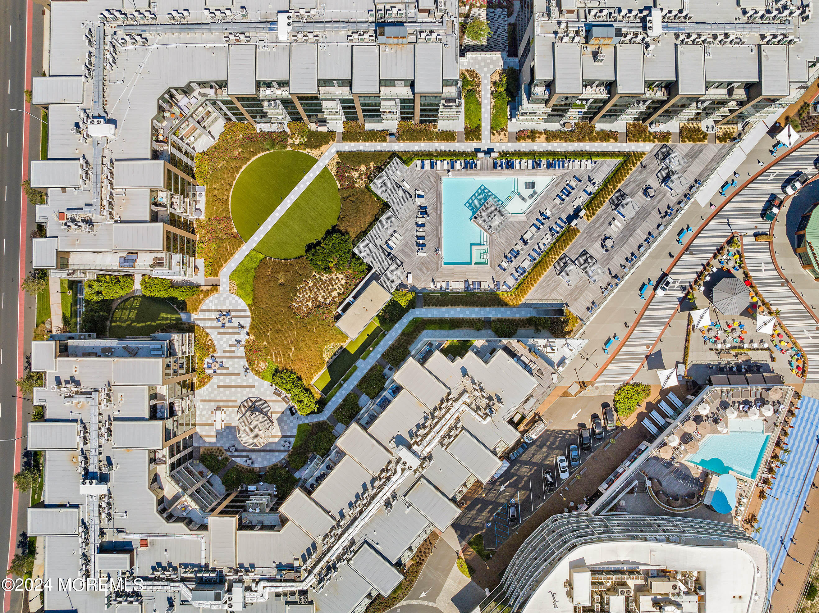 15 Morris Avenue, 604