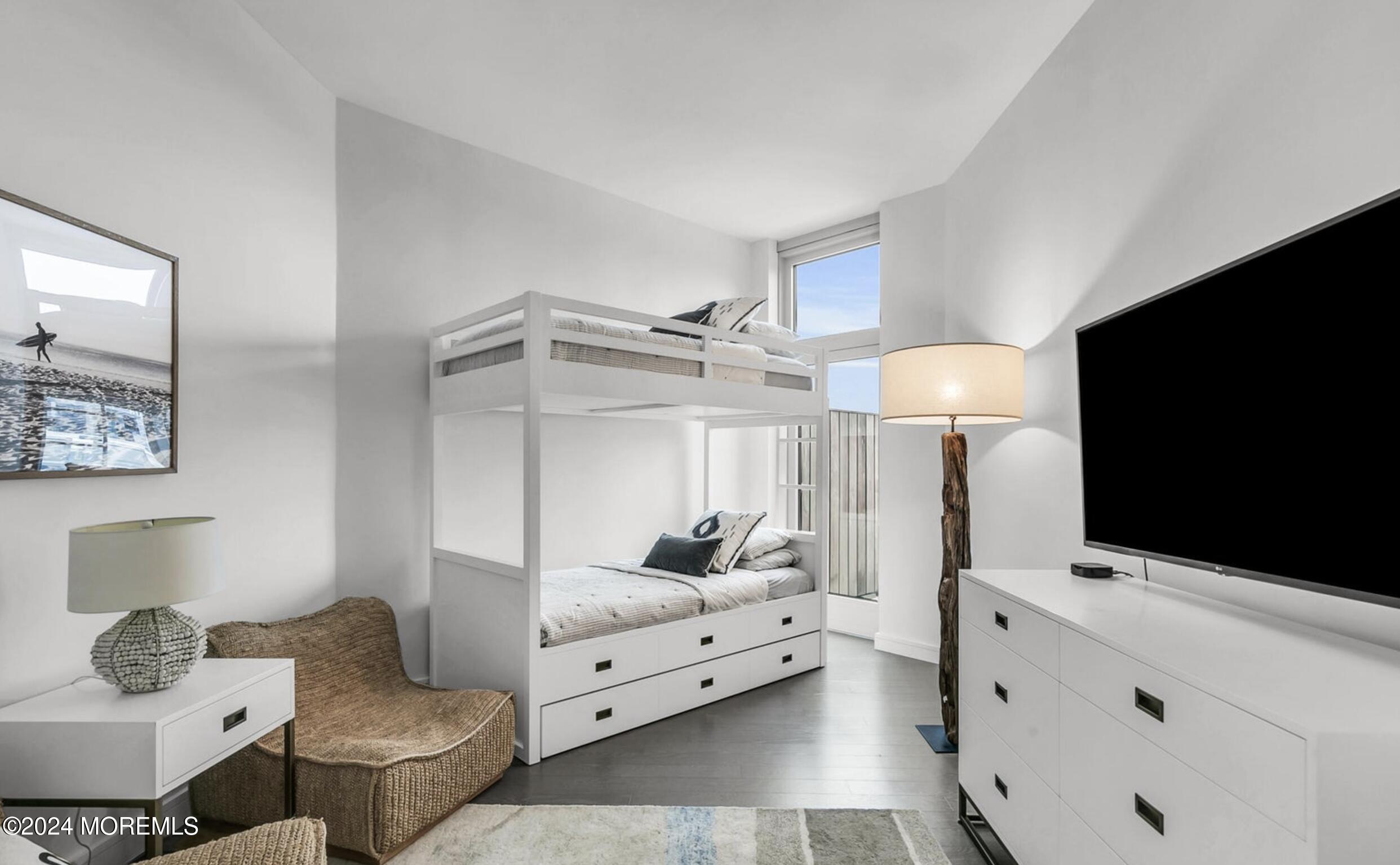 15 Morris Avenue, 604