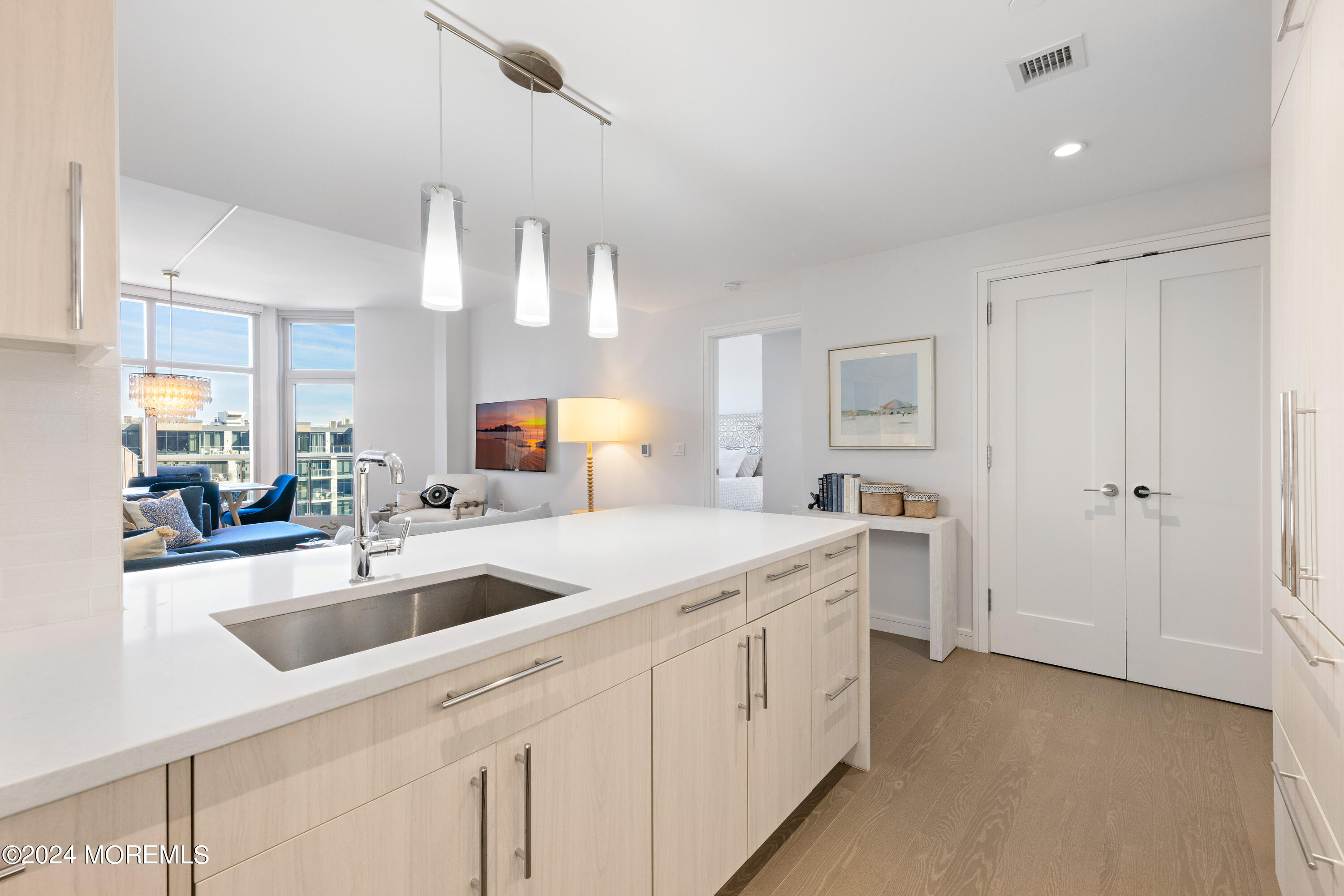 15 Morris Avenue, 604