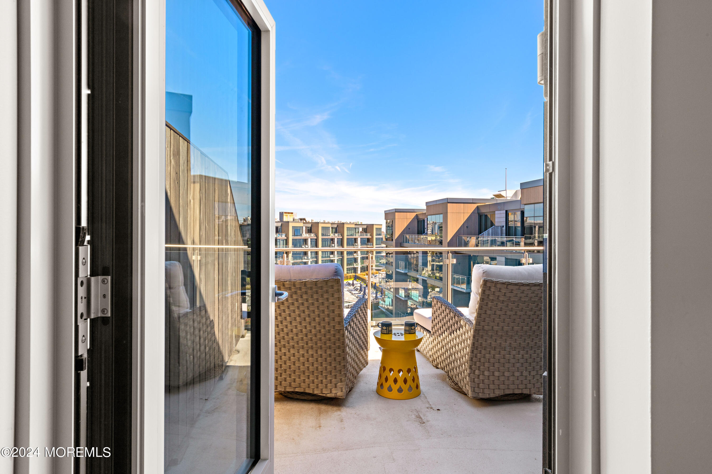 15 Morris Avenue, 604