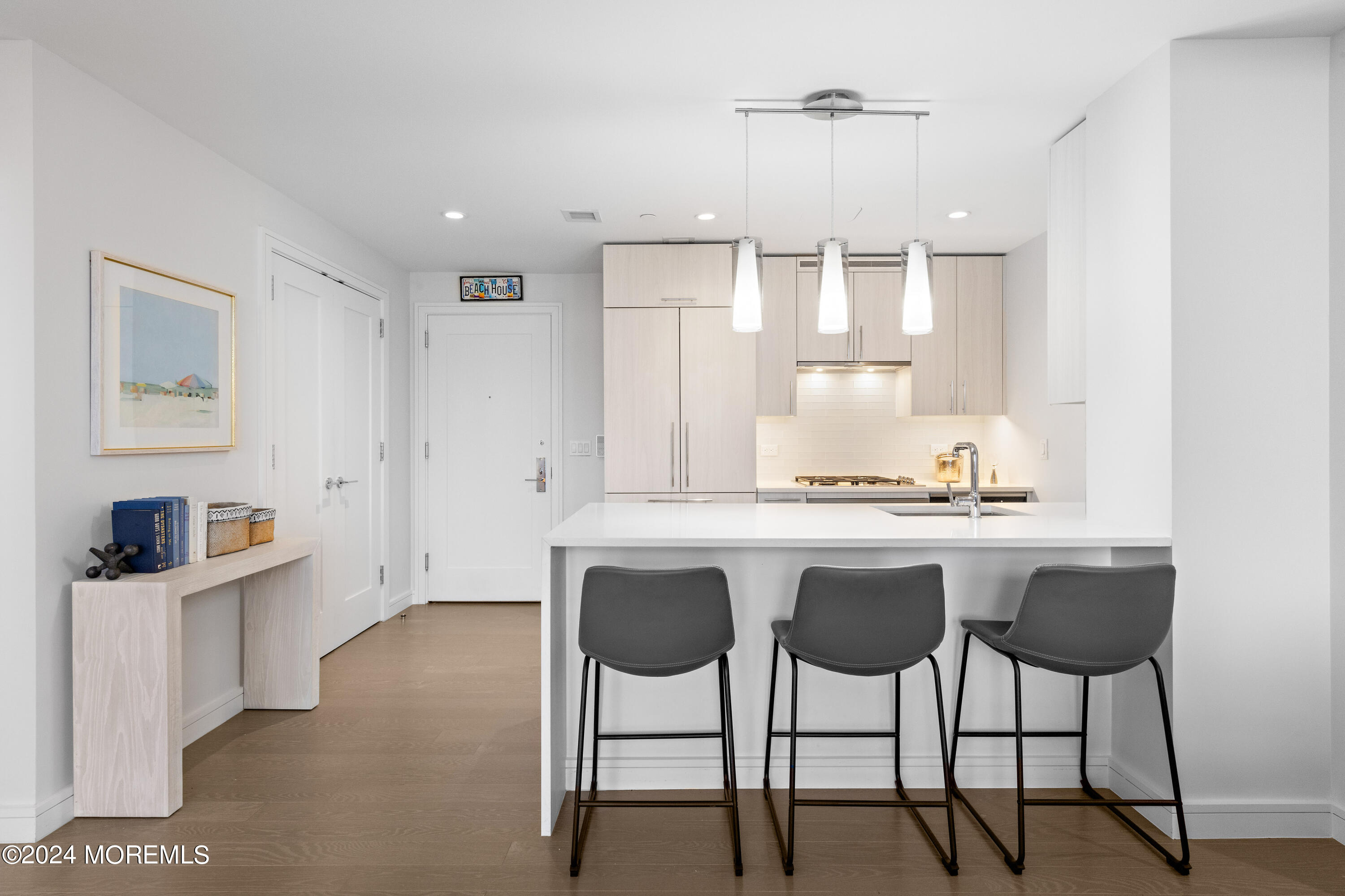 15 Morris Avenue, 604