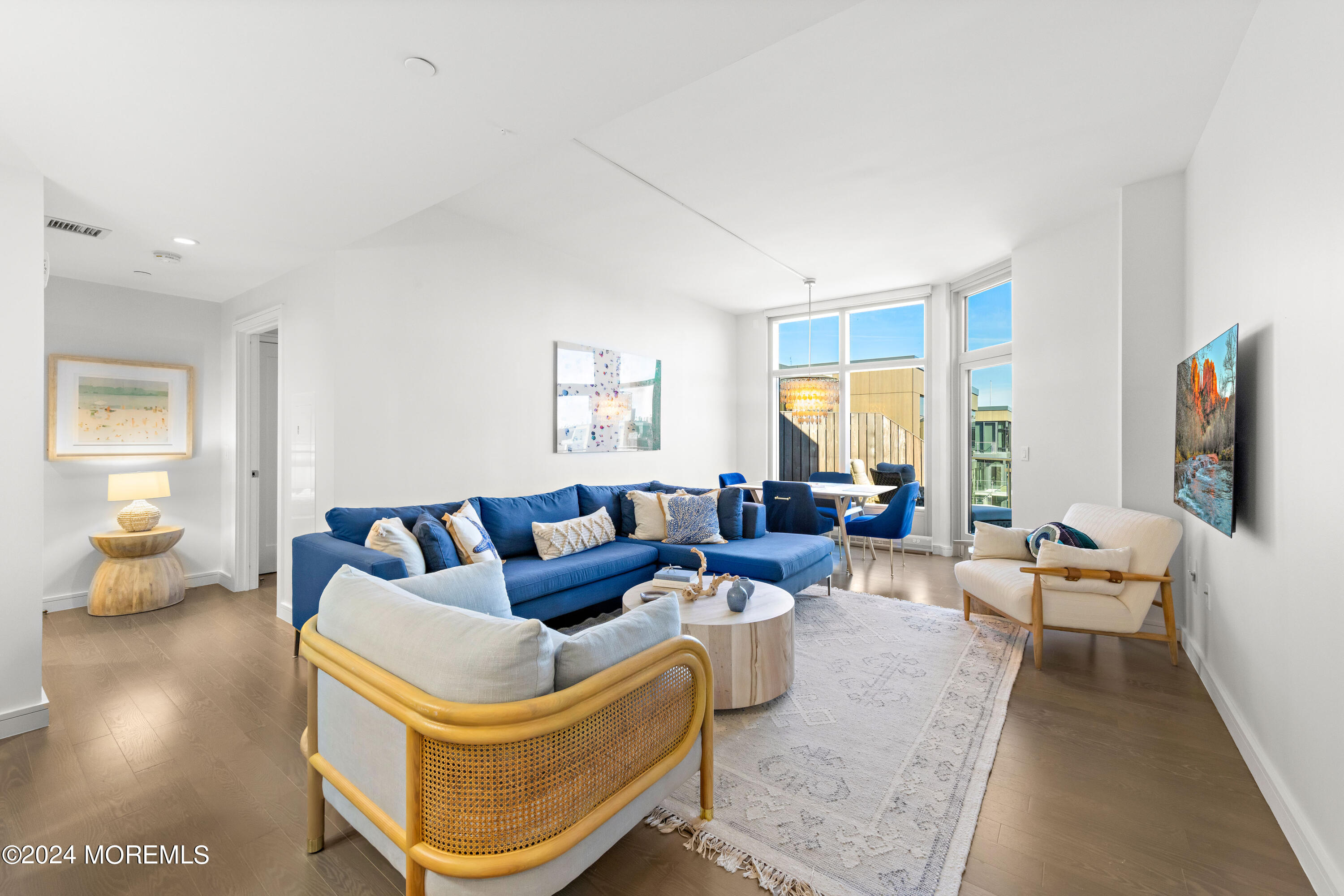 15 Morris Avenue, 604