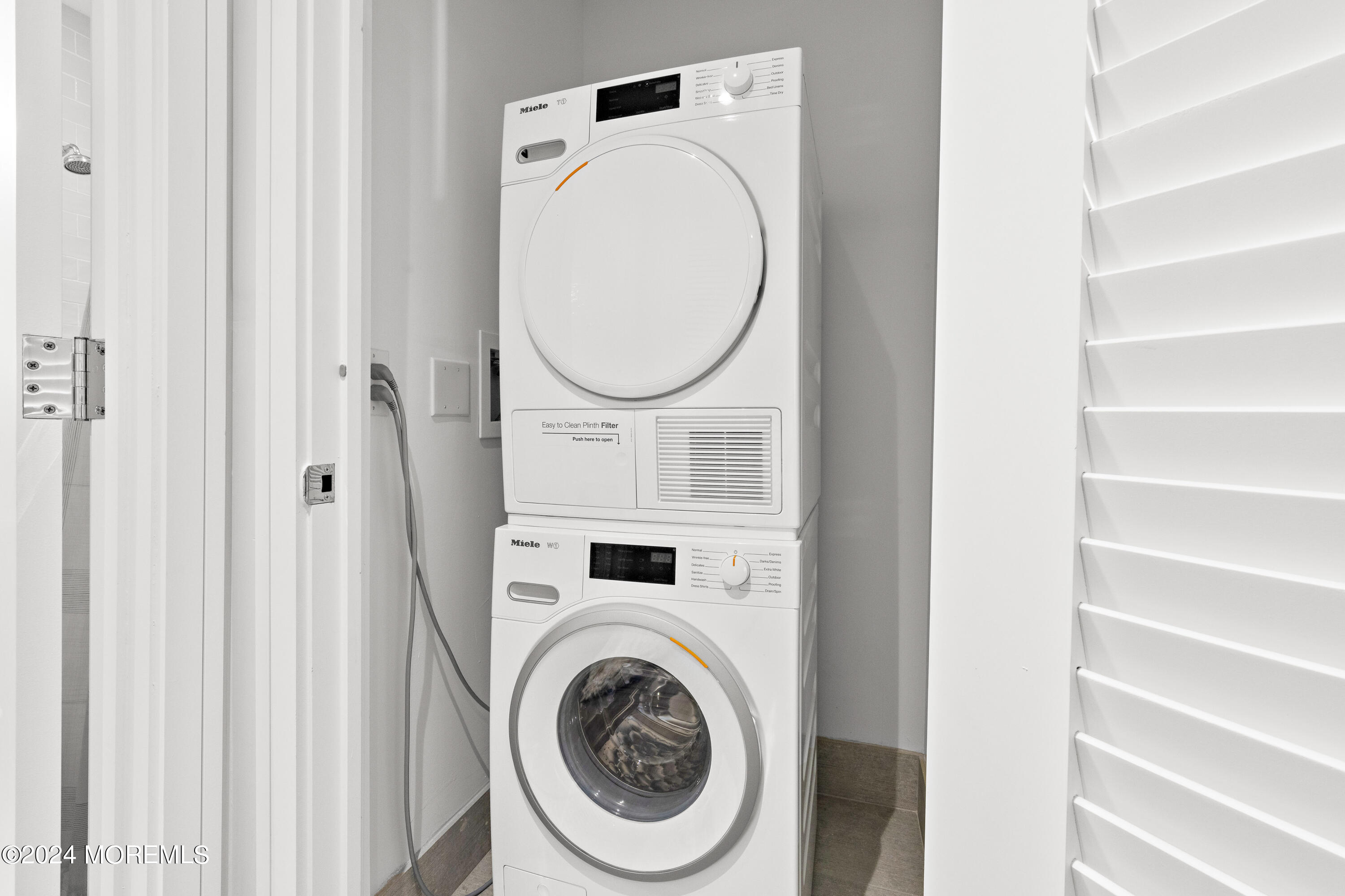 15 Morris Avenue, 604