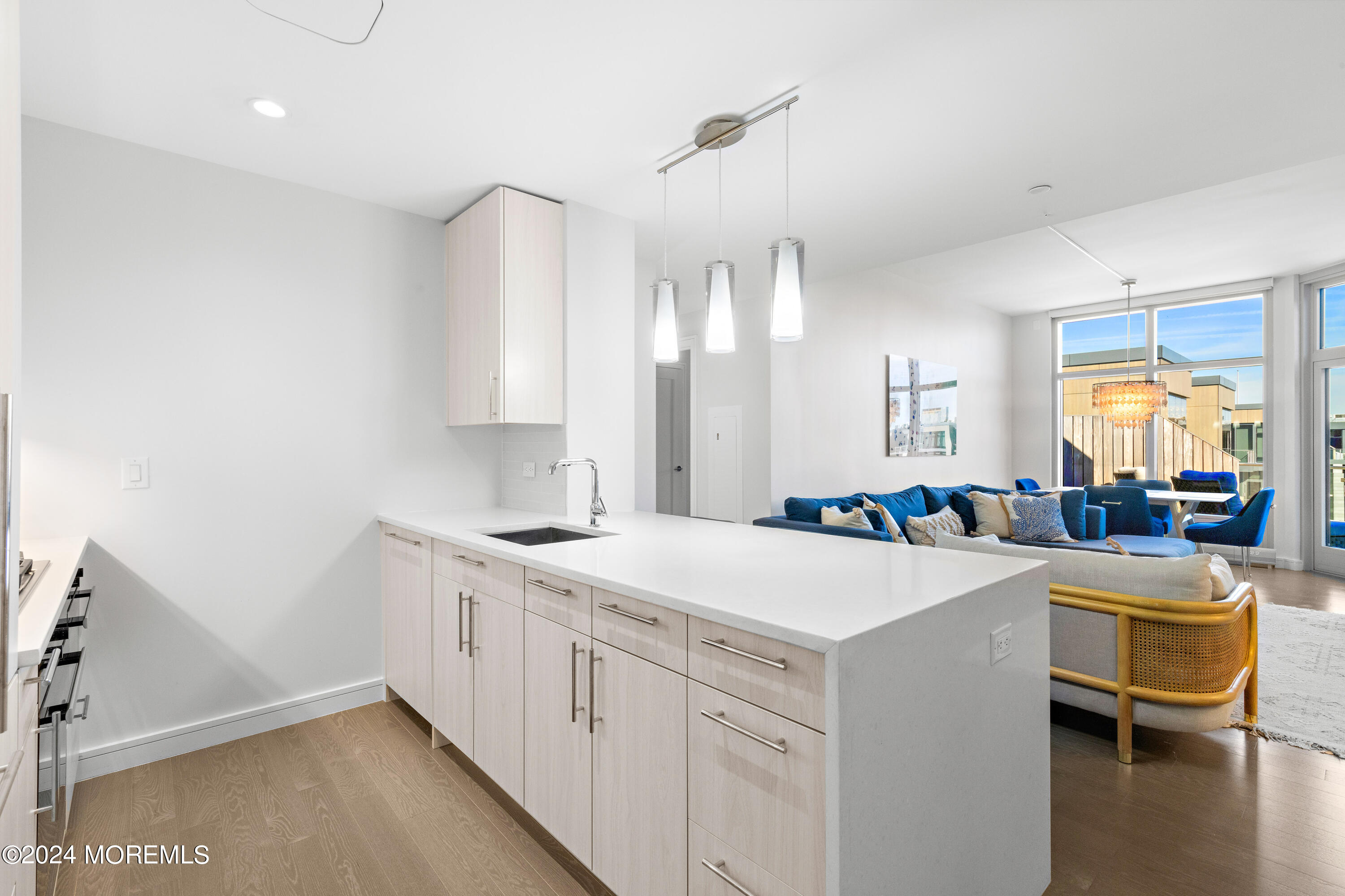 15 Morris Avenue, 604