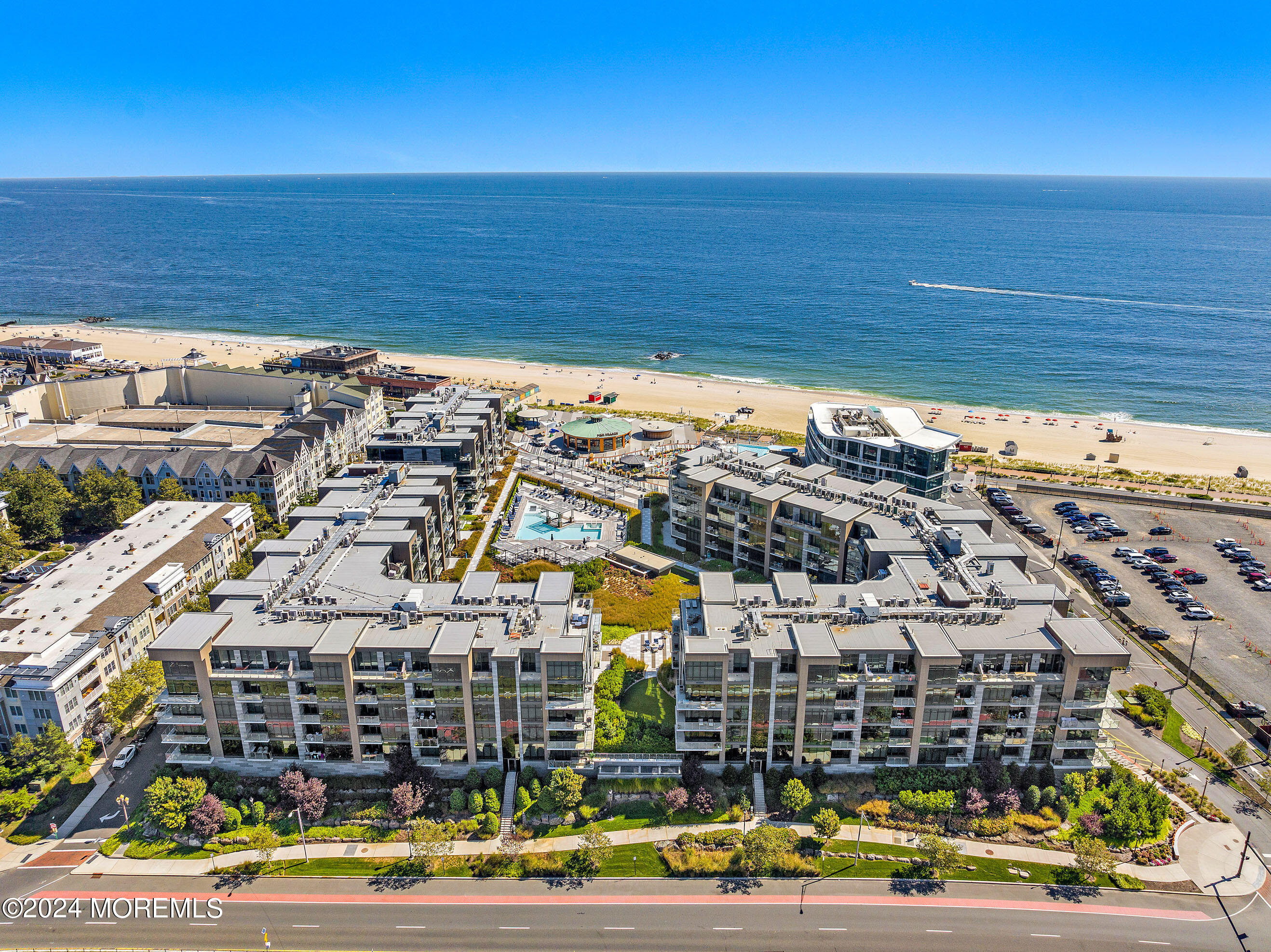 15 Morris Avenue, 604