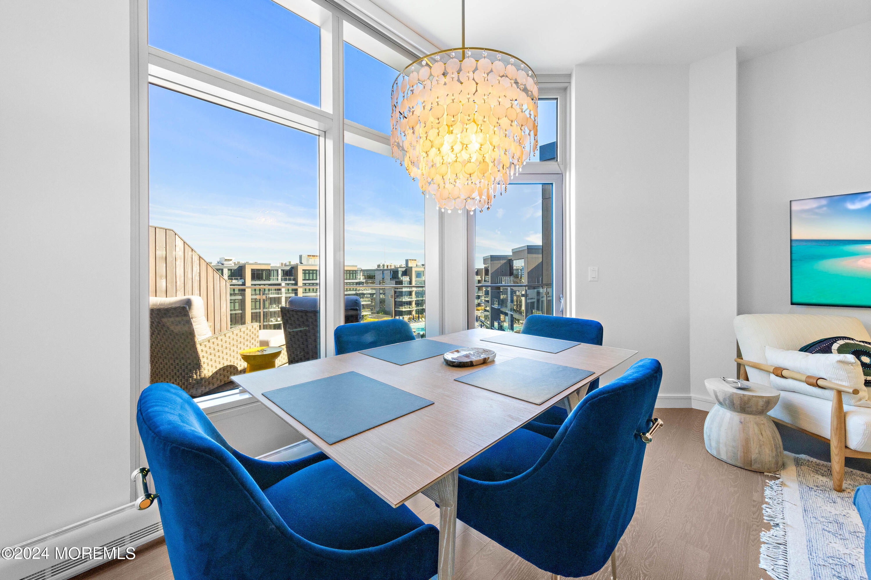 15 Morris Avenue, 604