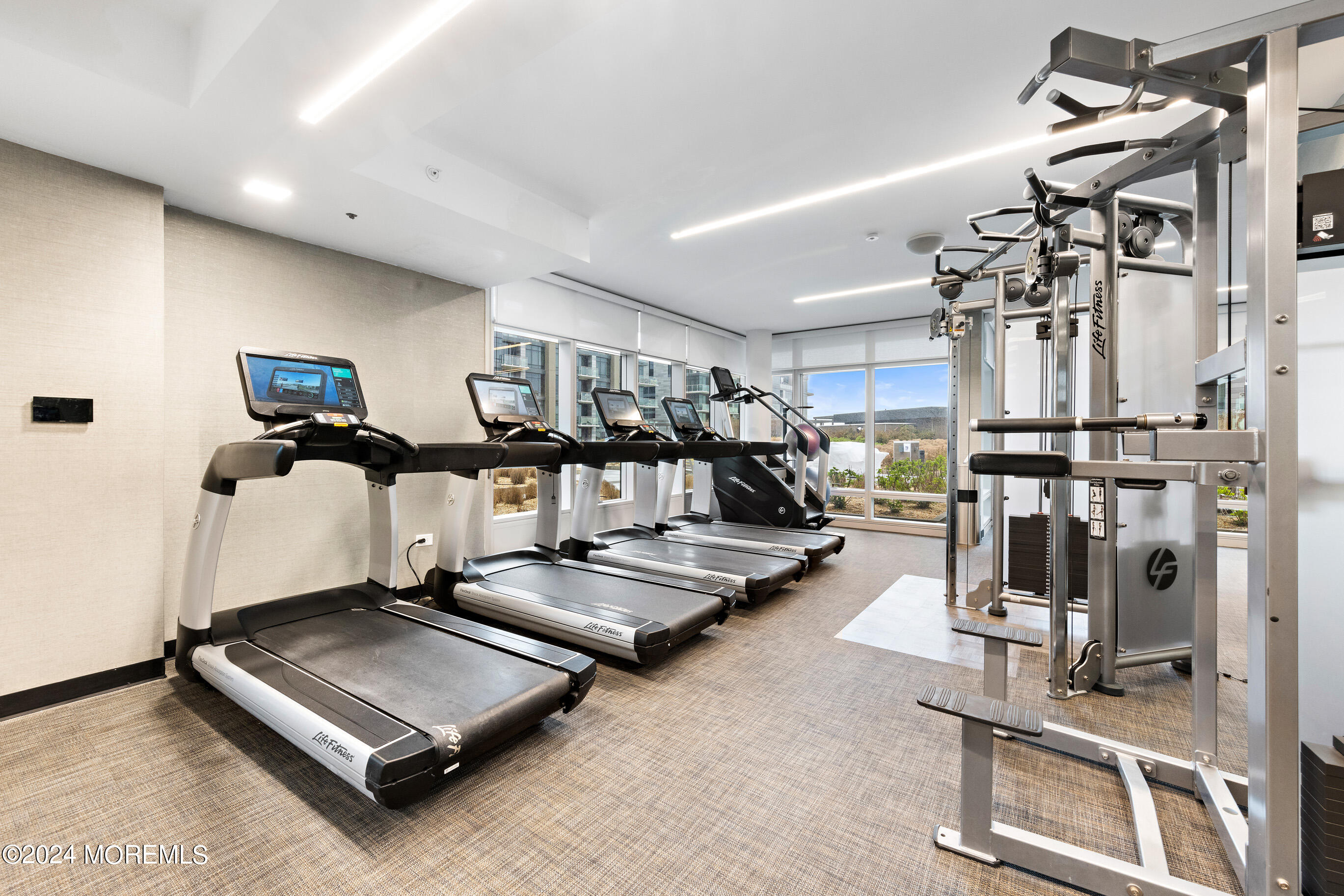 15 Morris Avenue, 604