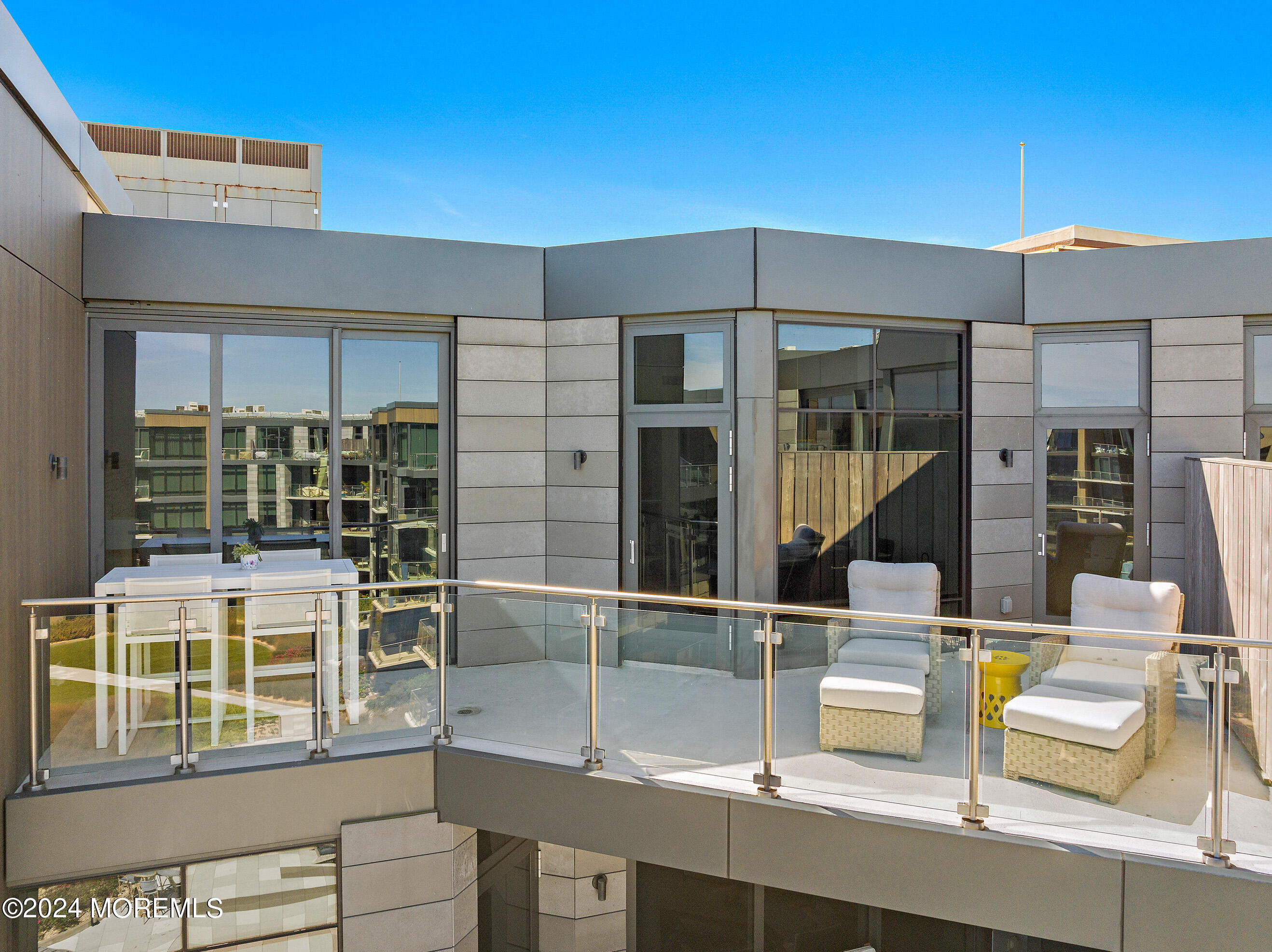 15 Morris Avenue, 604