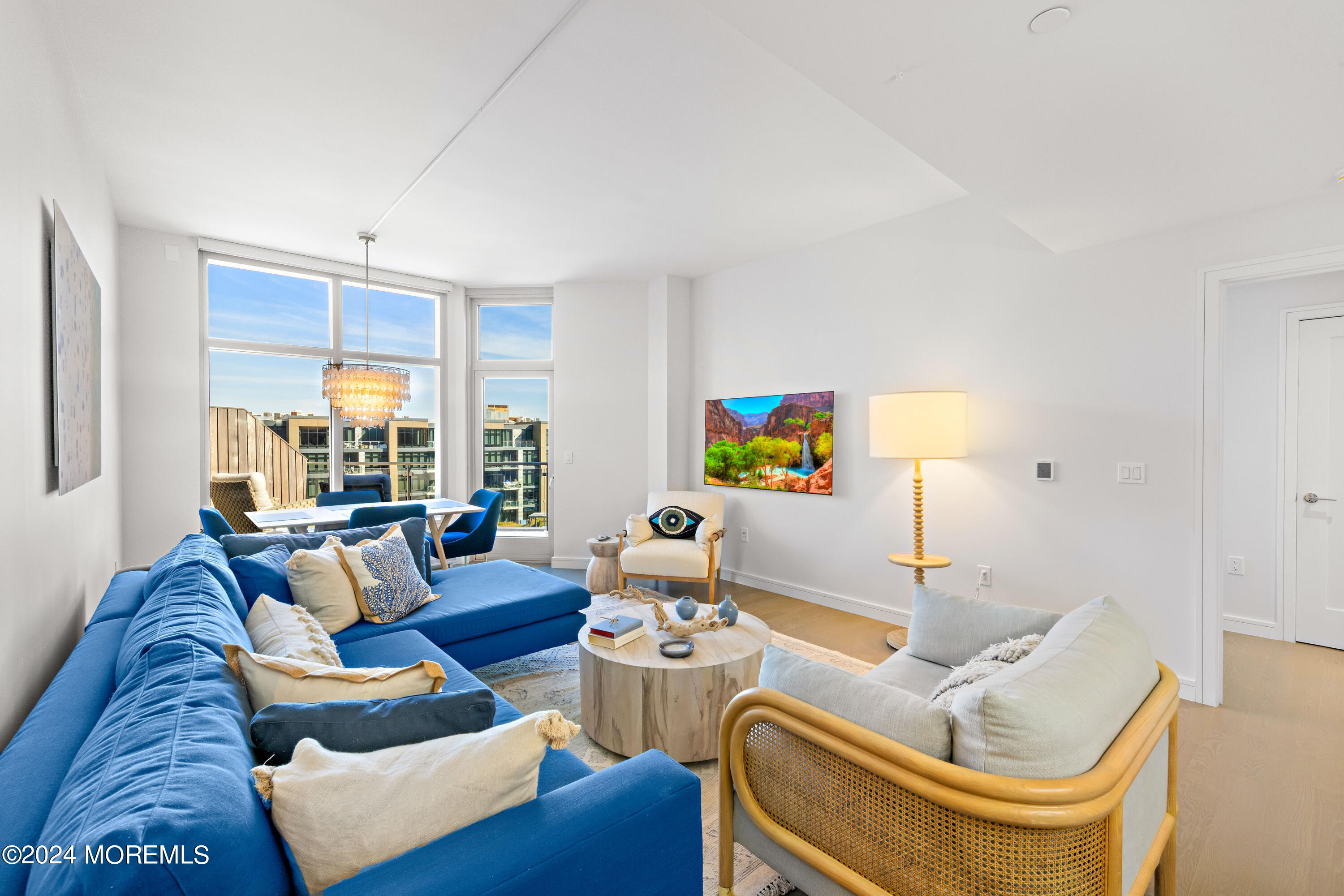 15 Morris Avenue, 604