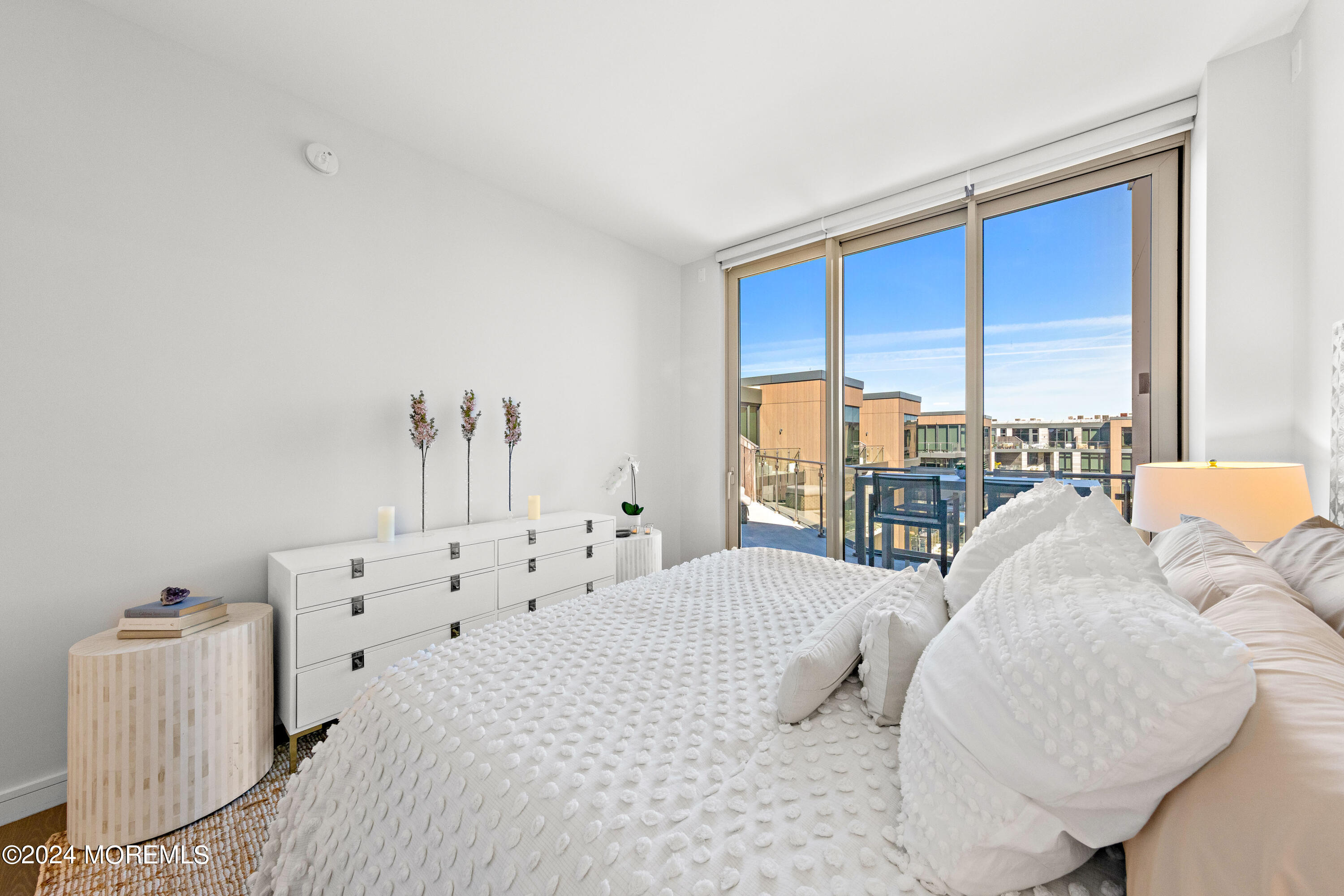 15 Morris Avenue, 604