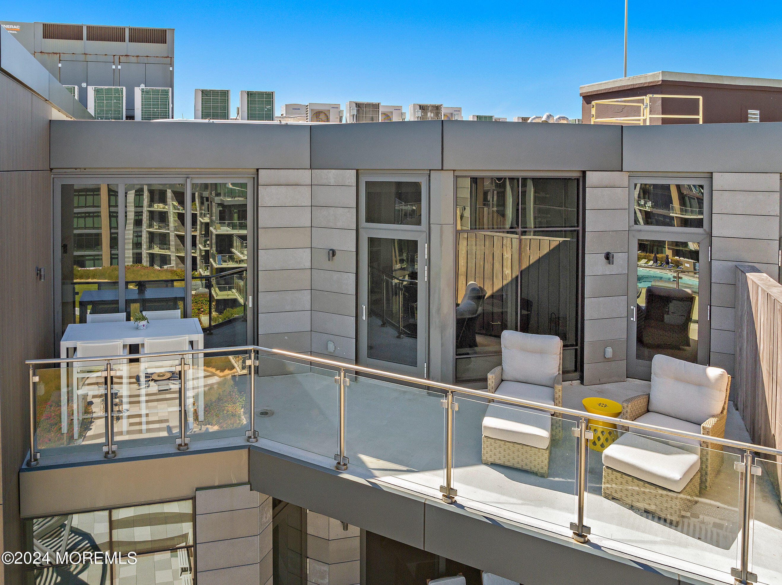 15 Morris Avenue, 604