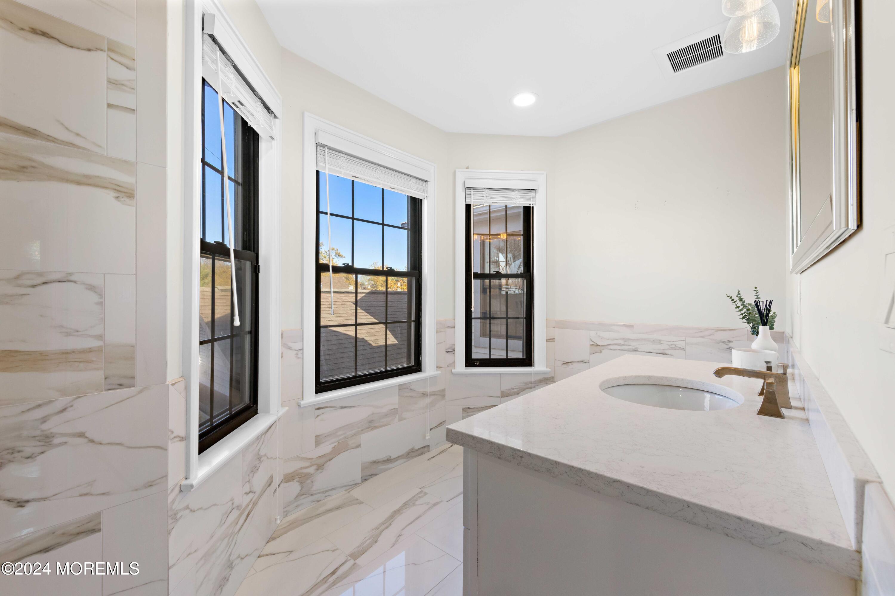 45 Rawson Circle, 1402