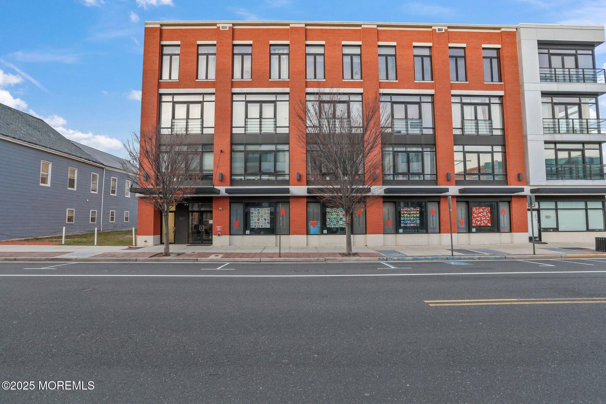 707 Bangs Avenue 405