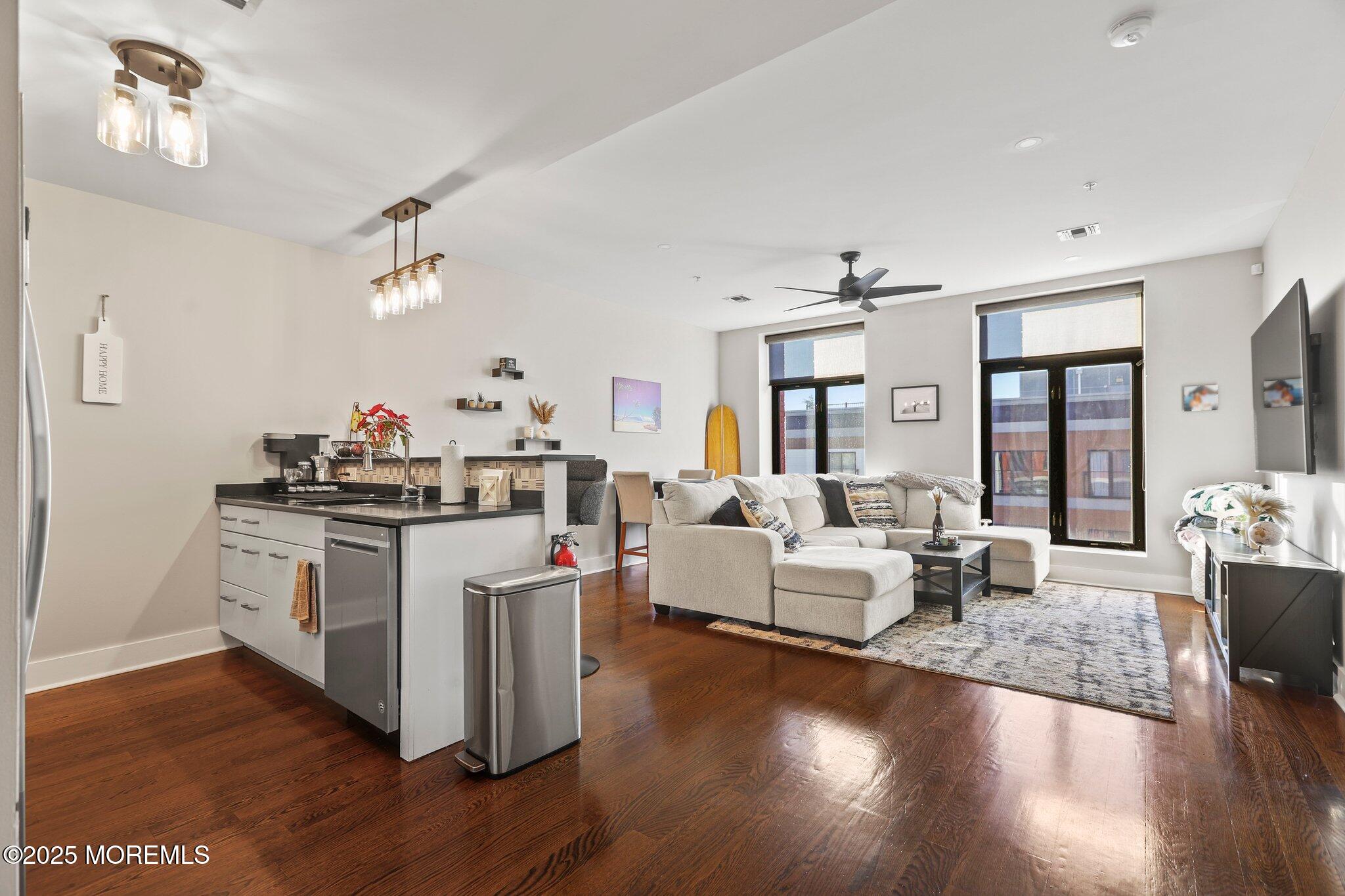 707 Bangs Avenue 405