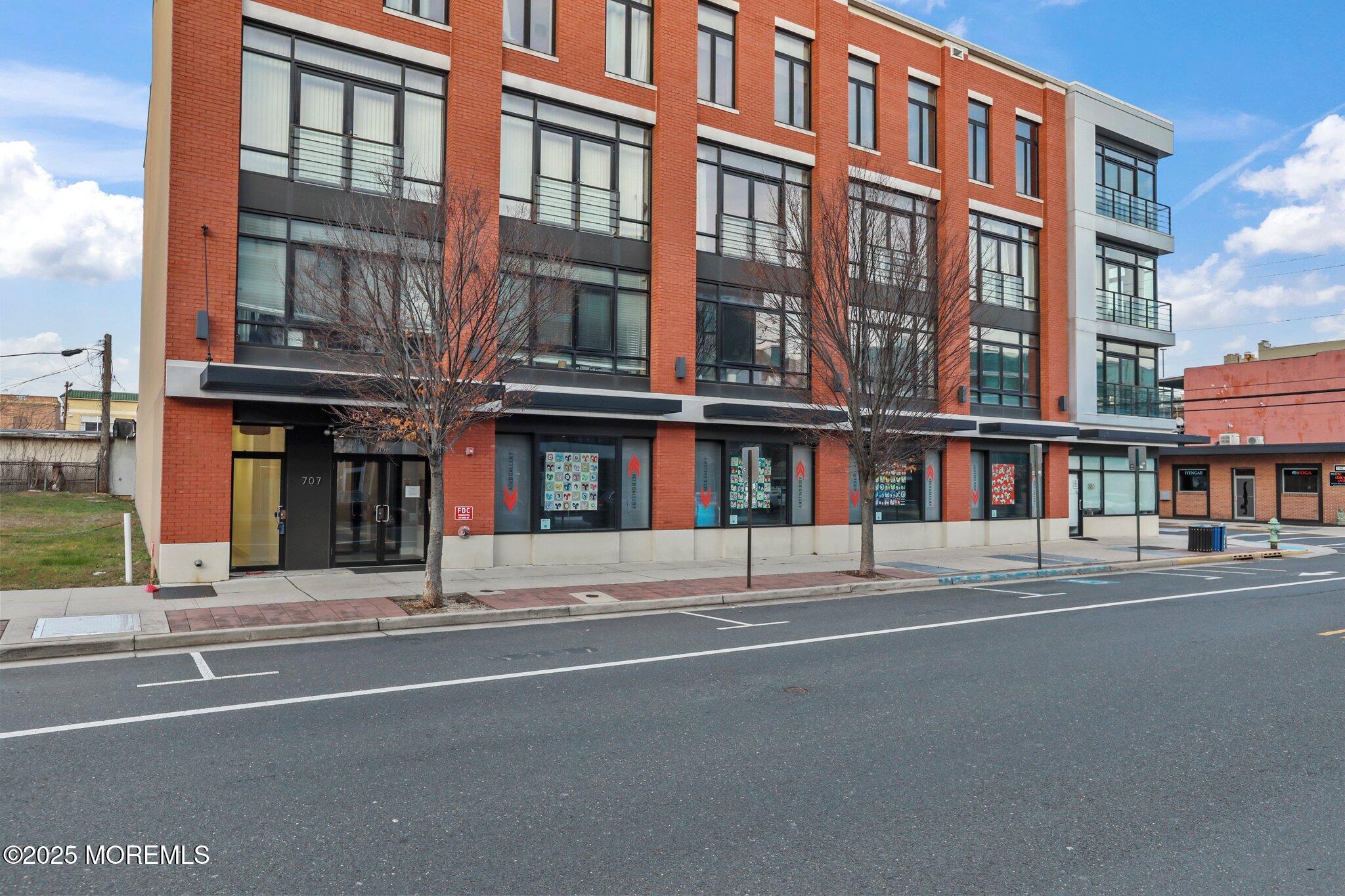 707 Bangs Avenue 405