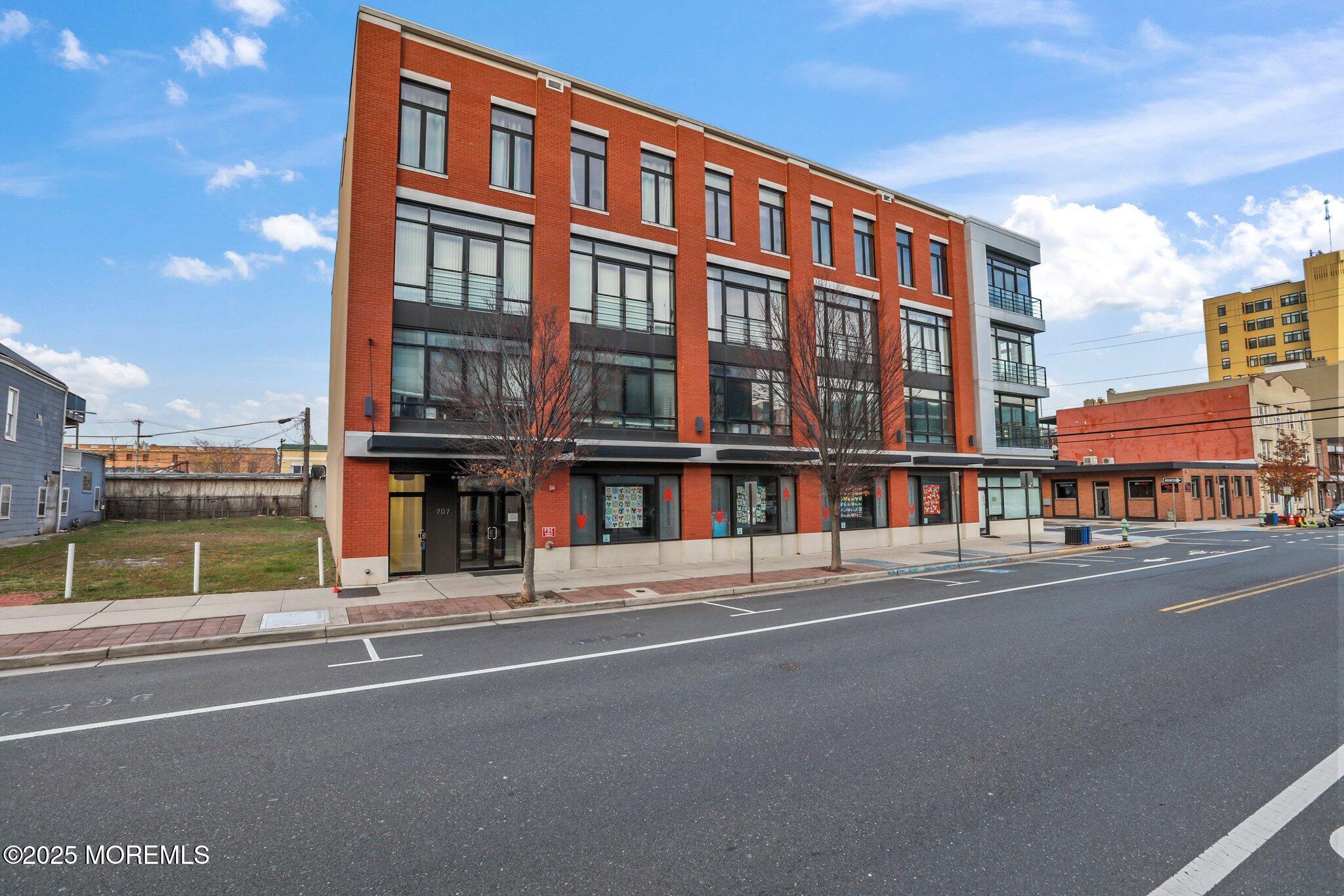 707 Bangs Avenue 405