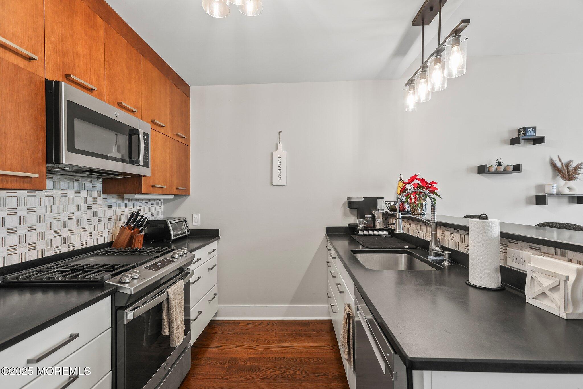 707 Bangs Avenue 405