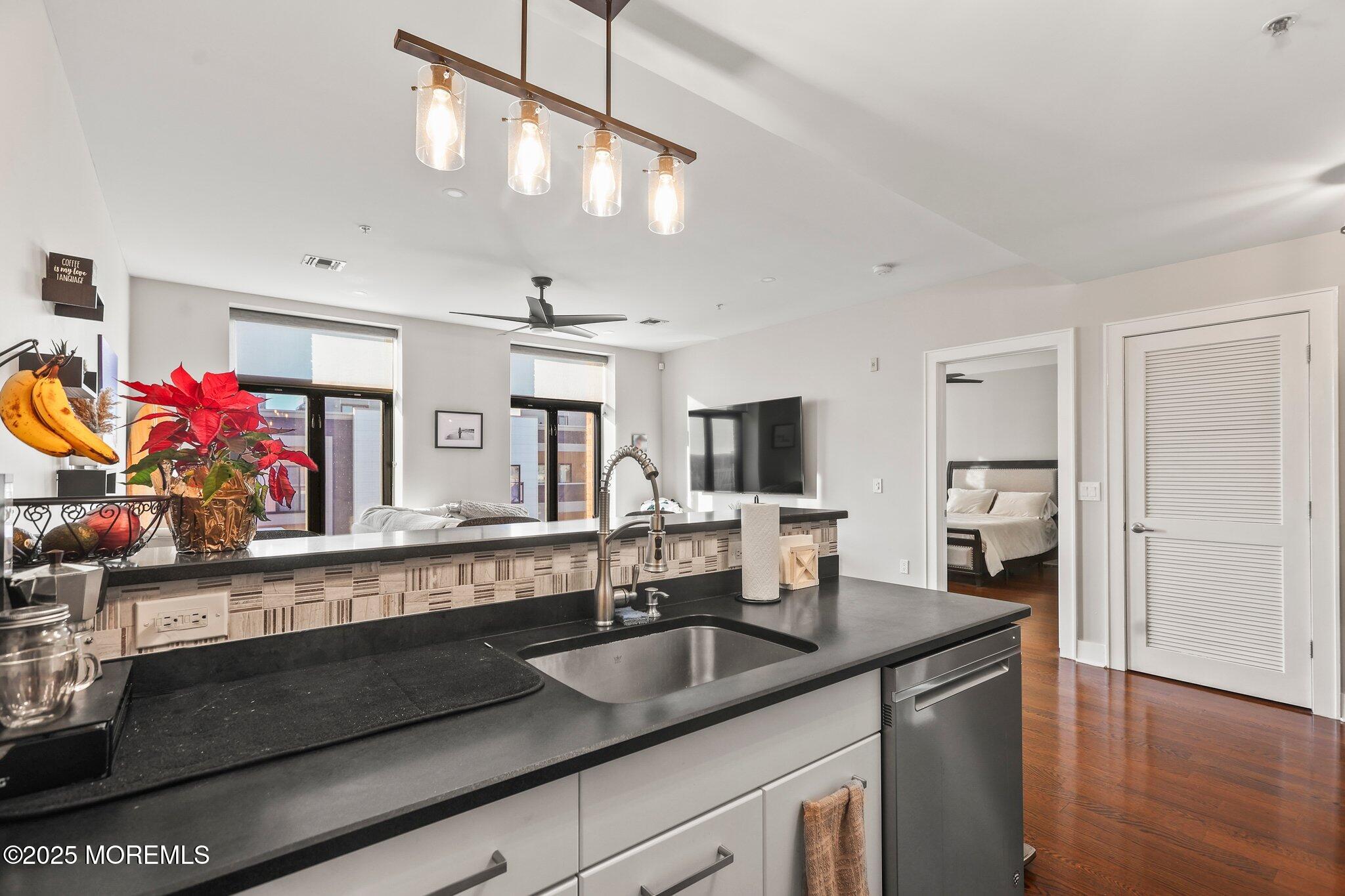 707 Bangs Avenue 405