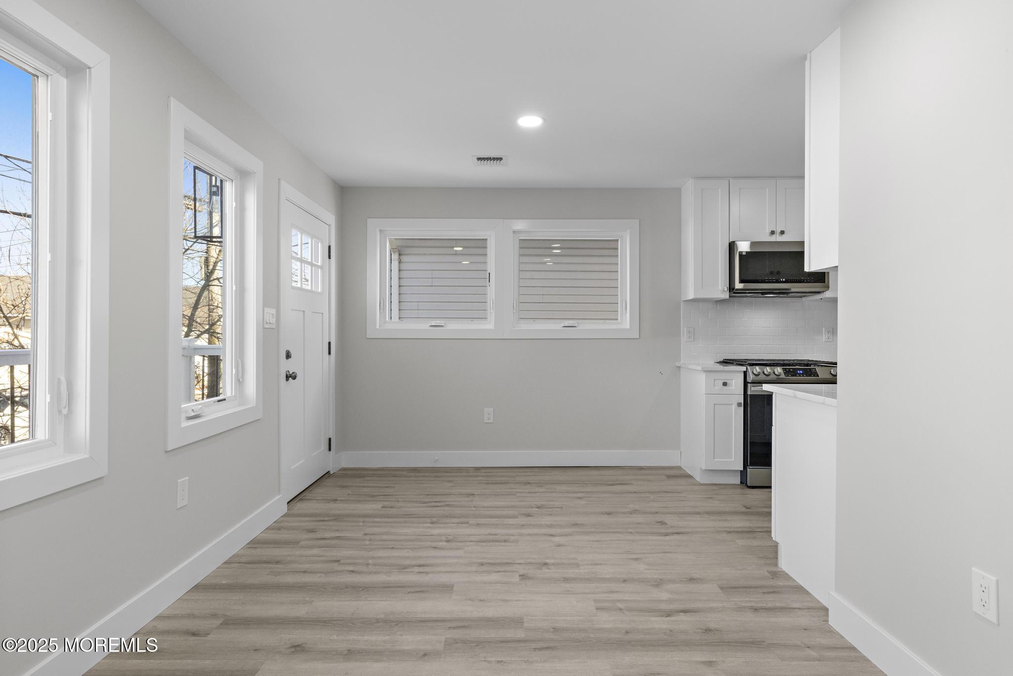 233 Dupont Avenue, 2