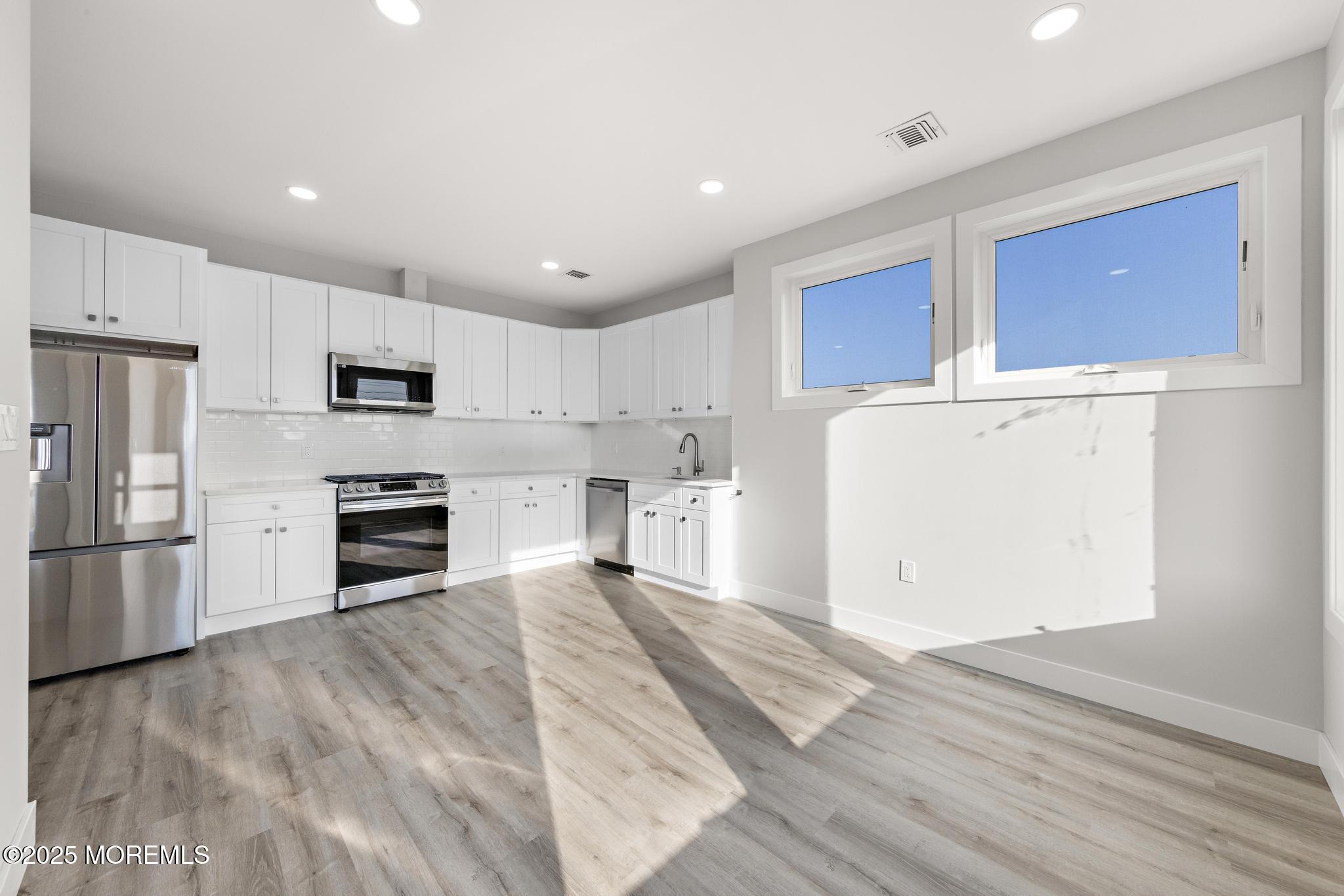 233 Dupont Avenue, 1