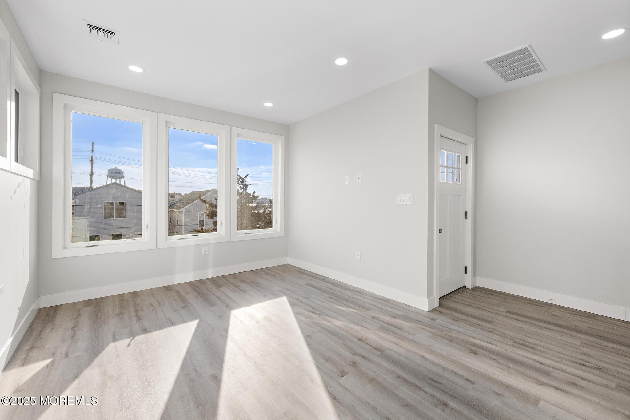 233 Dupont Avenue, 1