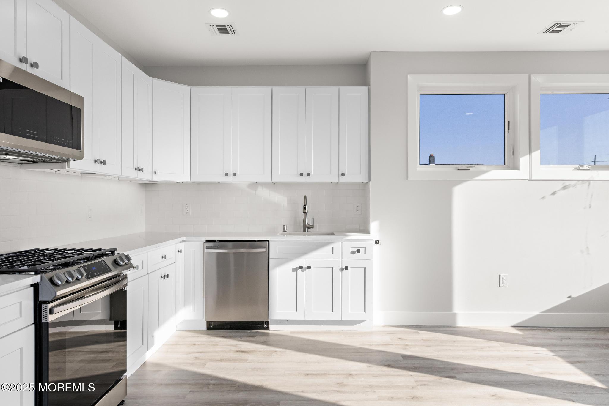 233 Dupont Avenue, 1