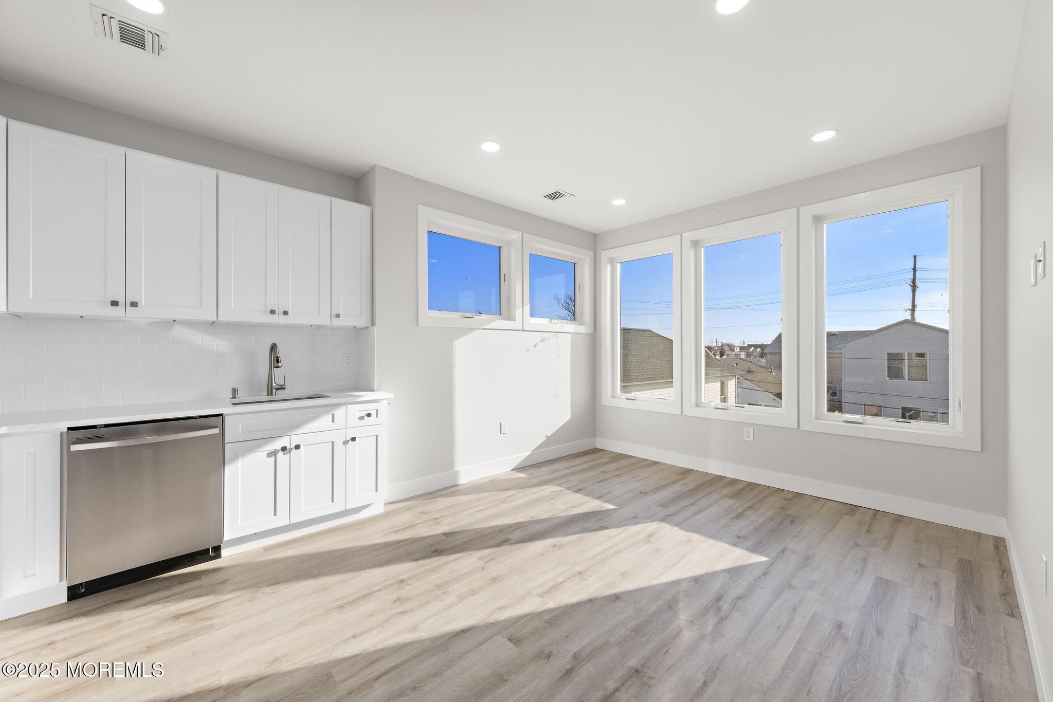 233 Dupont Avenue, 1