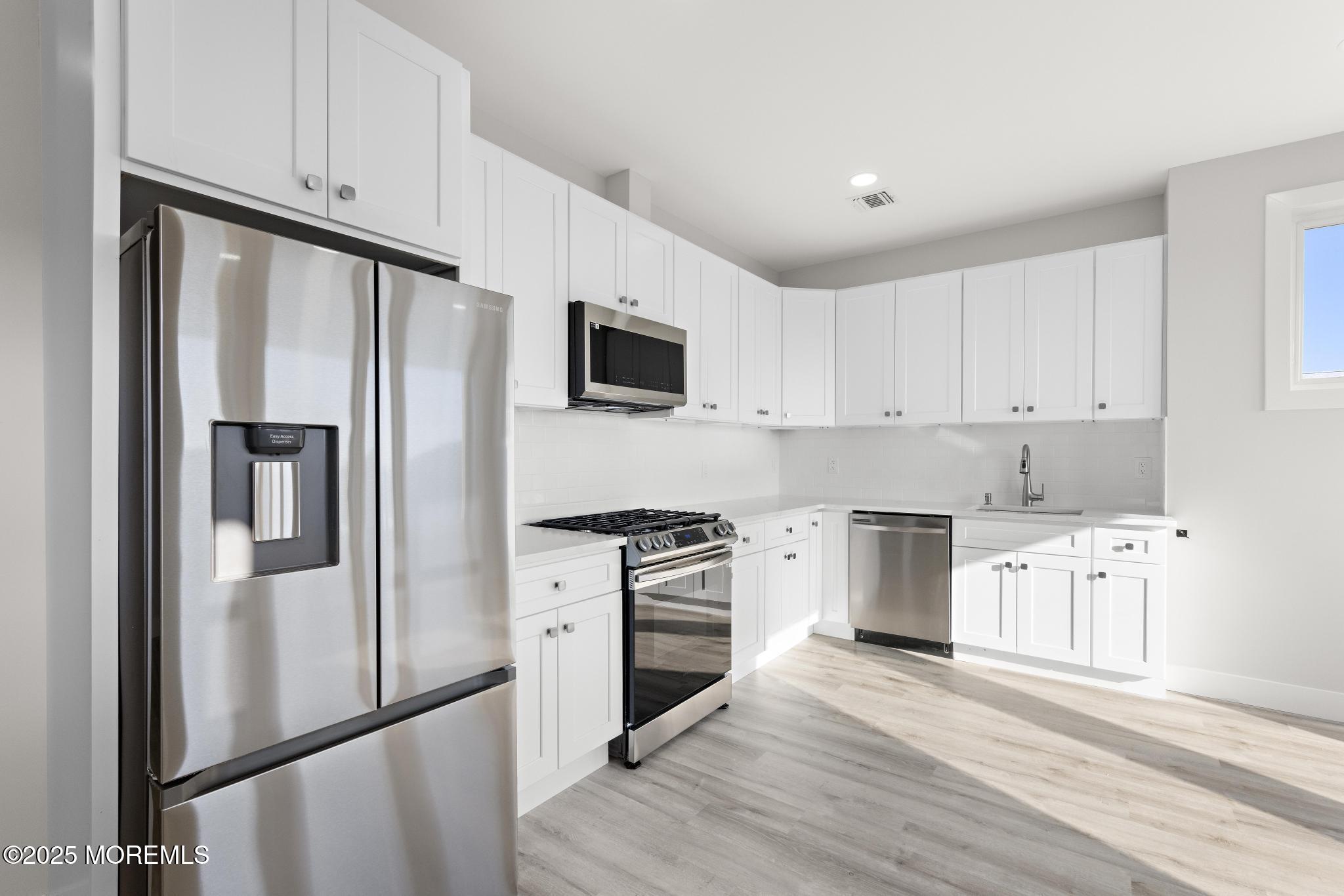 233 Dupont Avenue, 1