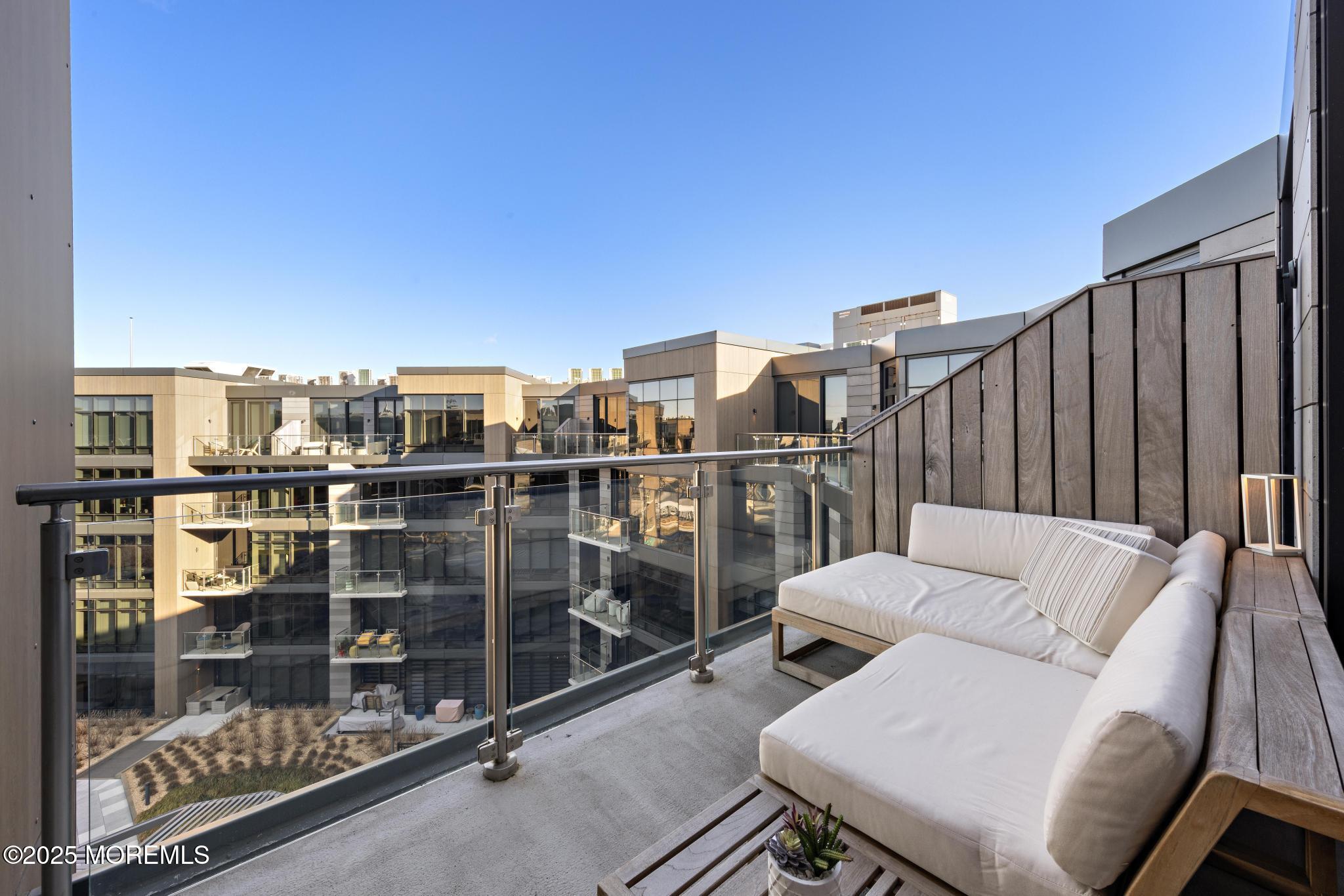 15 Morris Avenue, 602