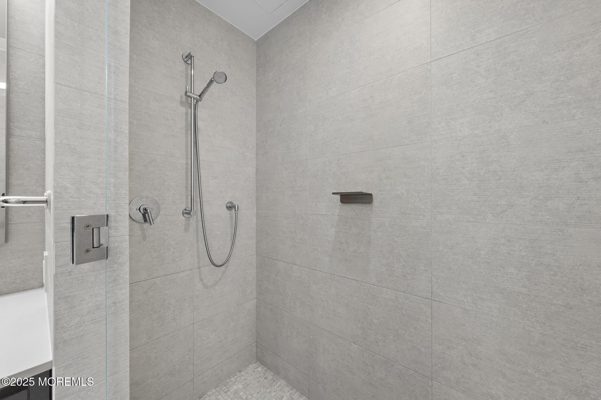 15 Morris Avenue, 602