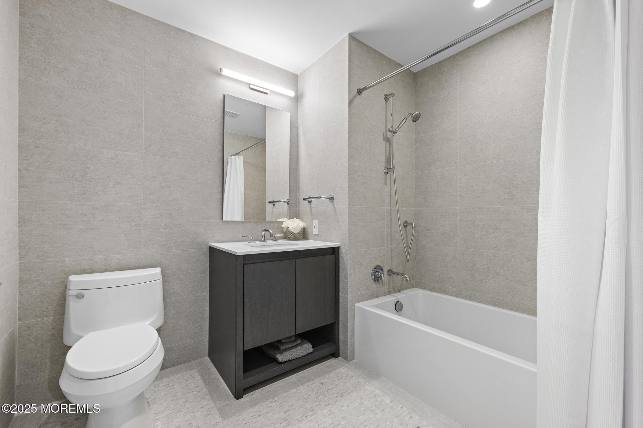 15 Morris Avenue, 602