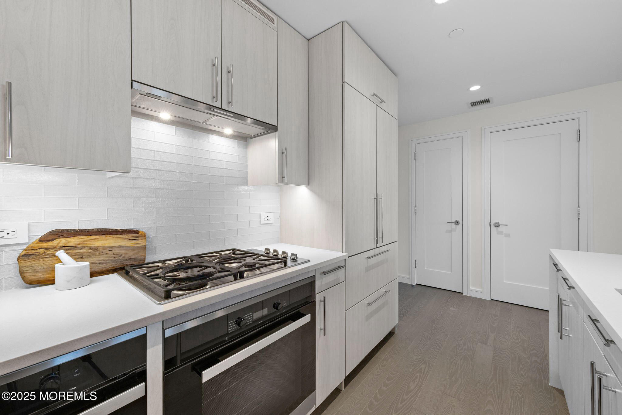 15 Morris Avenue, 602