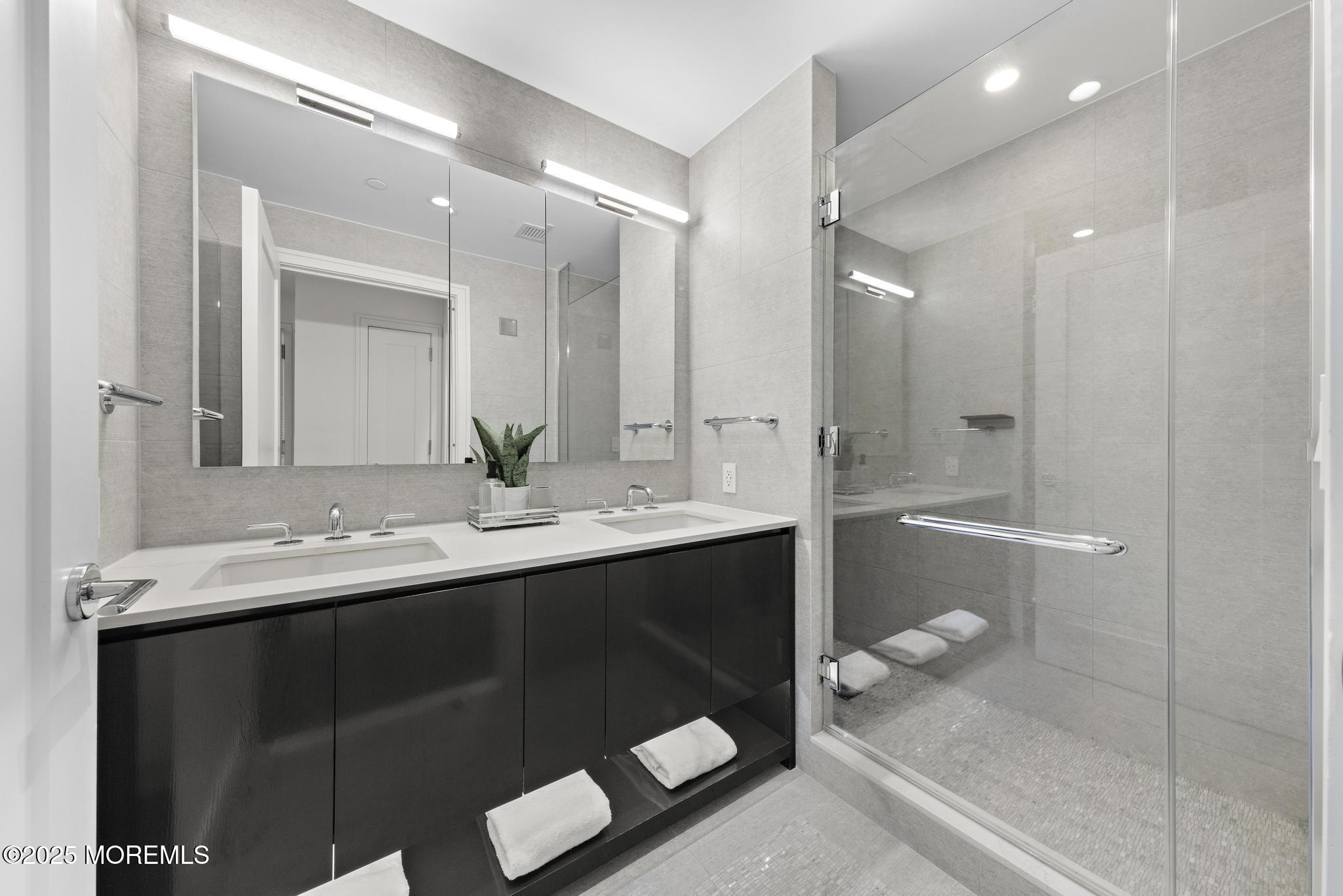 15 Morris Avenue, 602