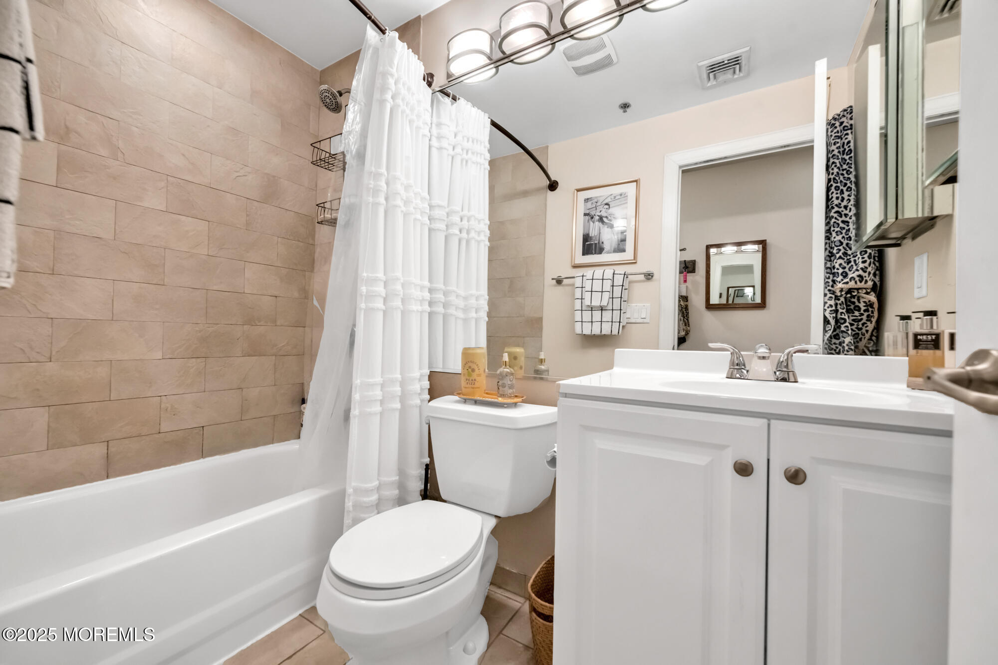 717 Adams Street, 1L