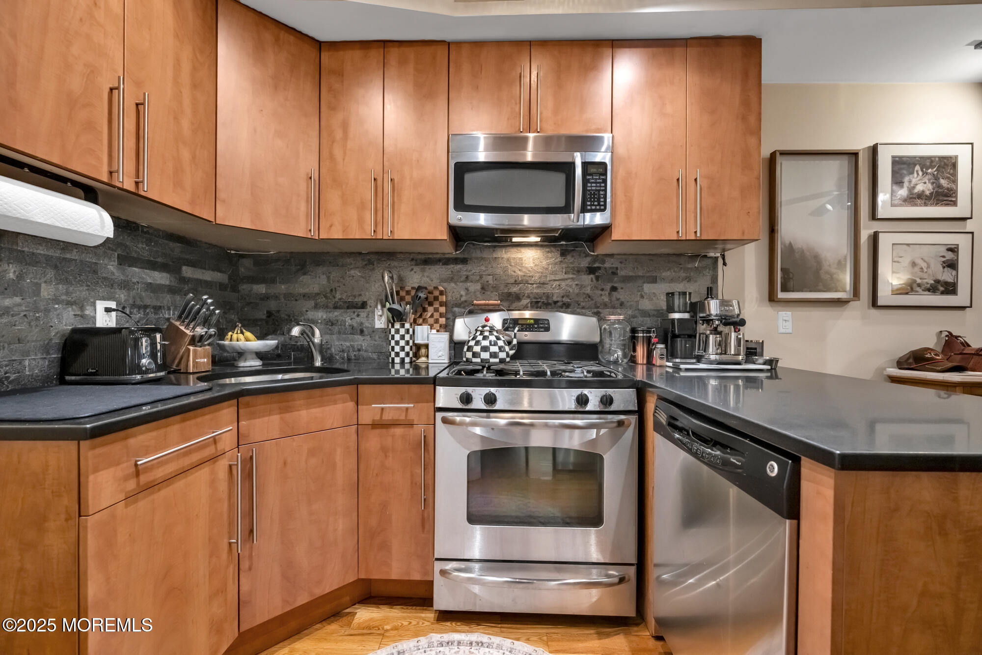 717 Adams Street, 1L