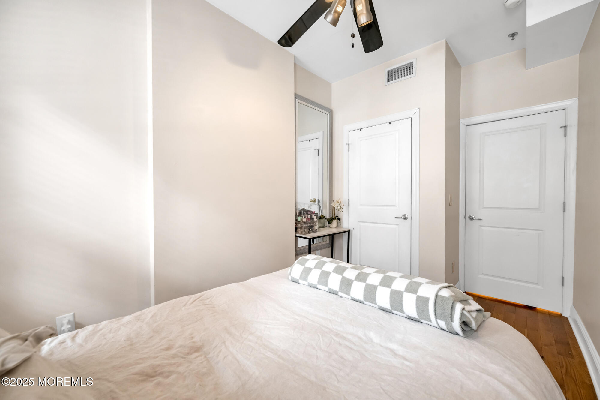 717 Adams Street, 1L