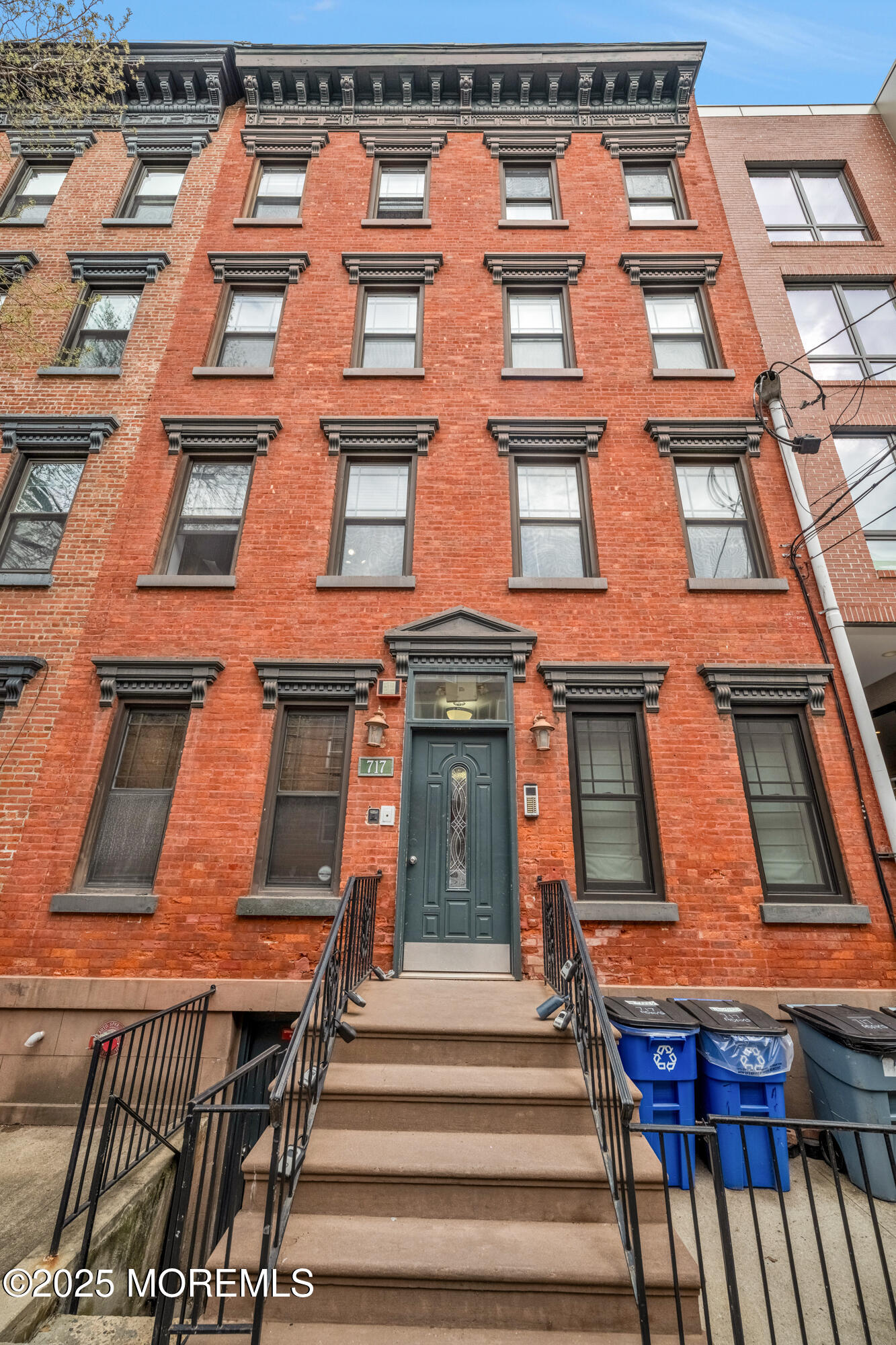 717 Adams Street, 1L