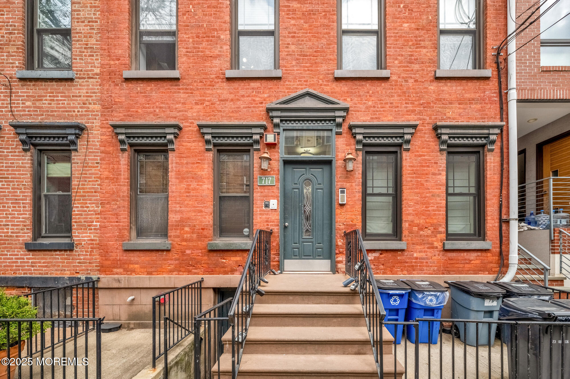 717 Adams Street, 1L