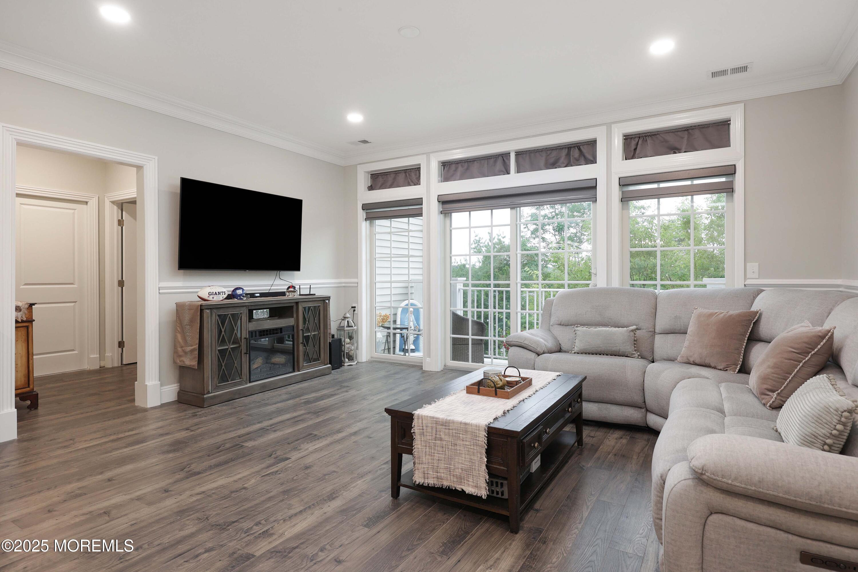 7 Centre Street 2312