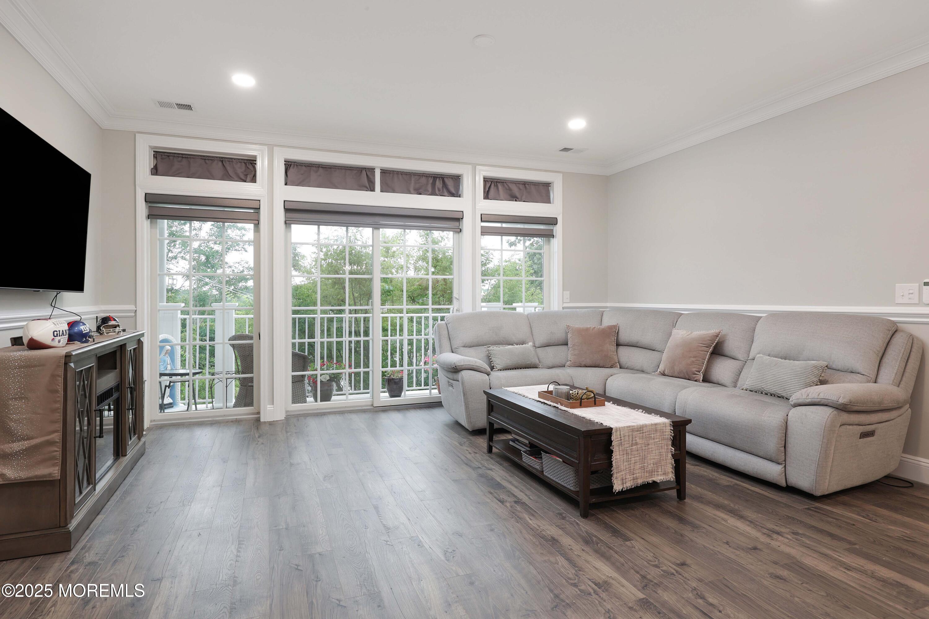 7 Centre Street 2312