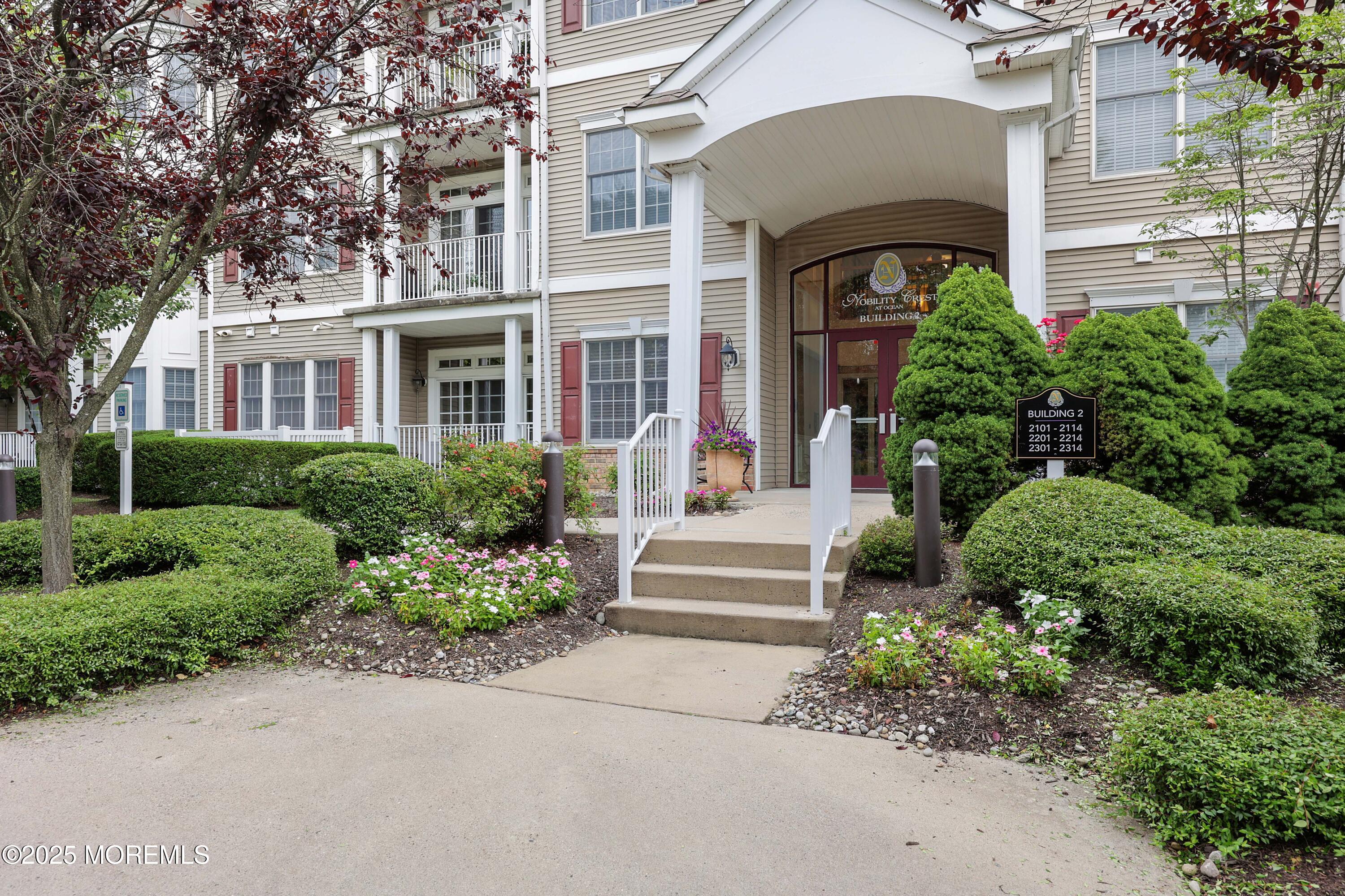 7 Centre Street 2312