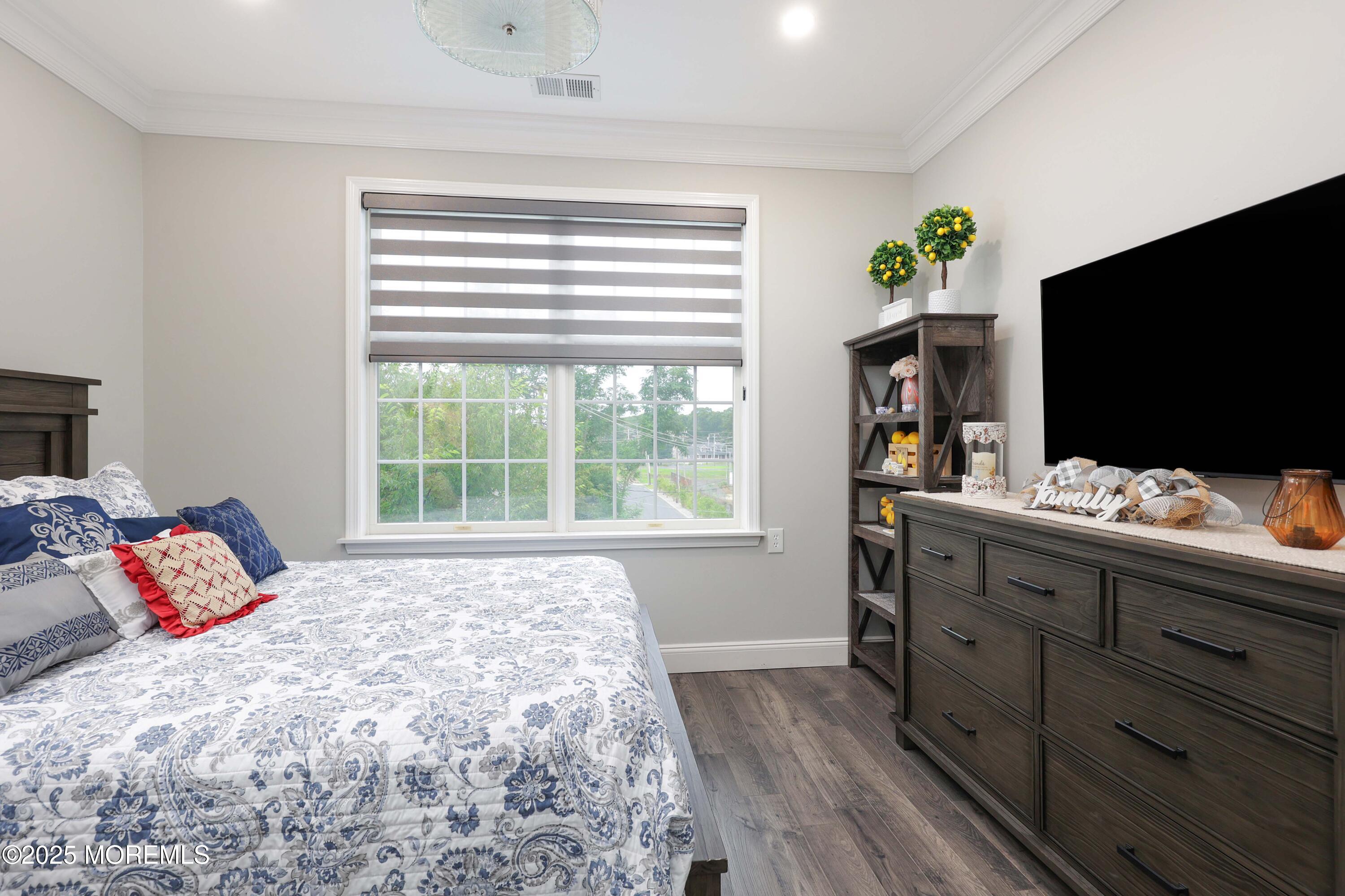 7 Centre Street 2312