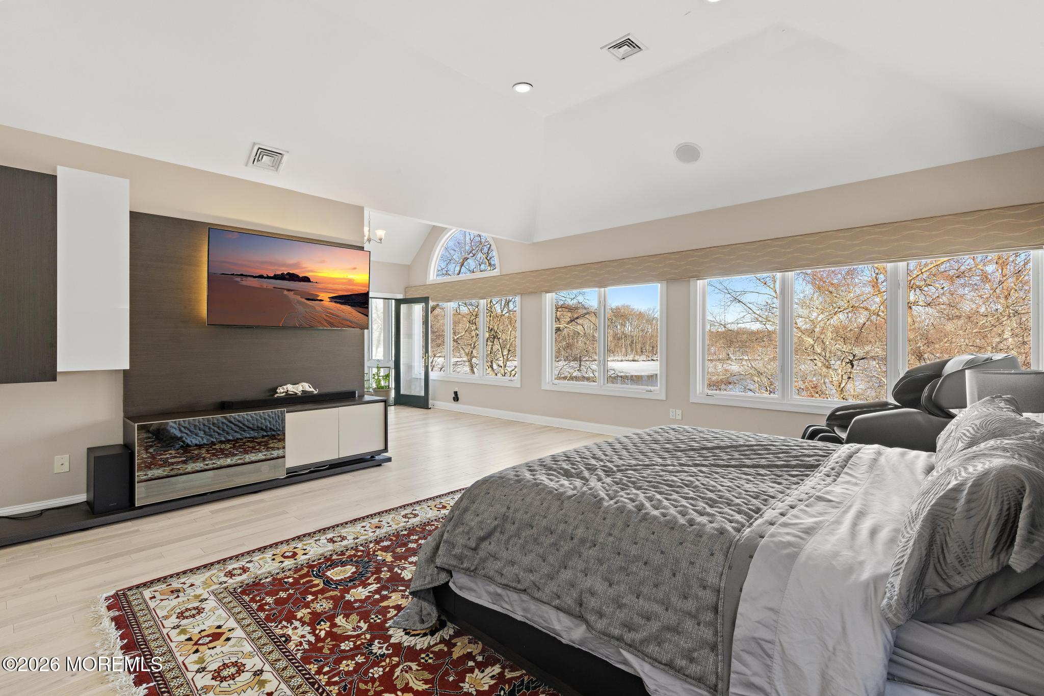 307 Lakeside Avenue